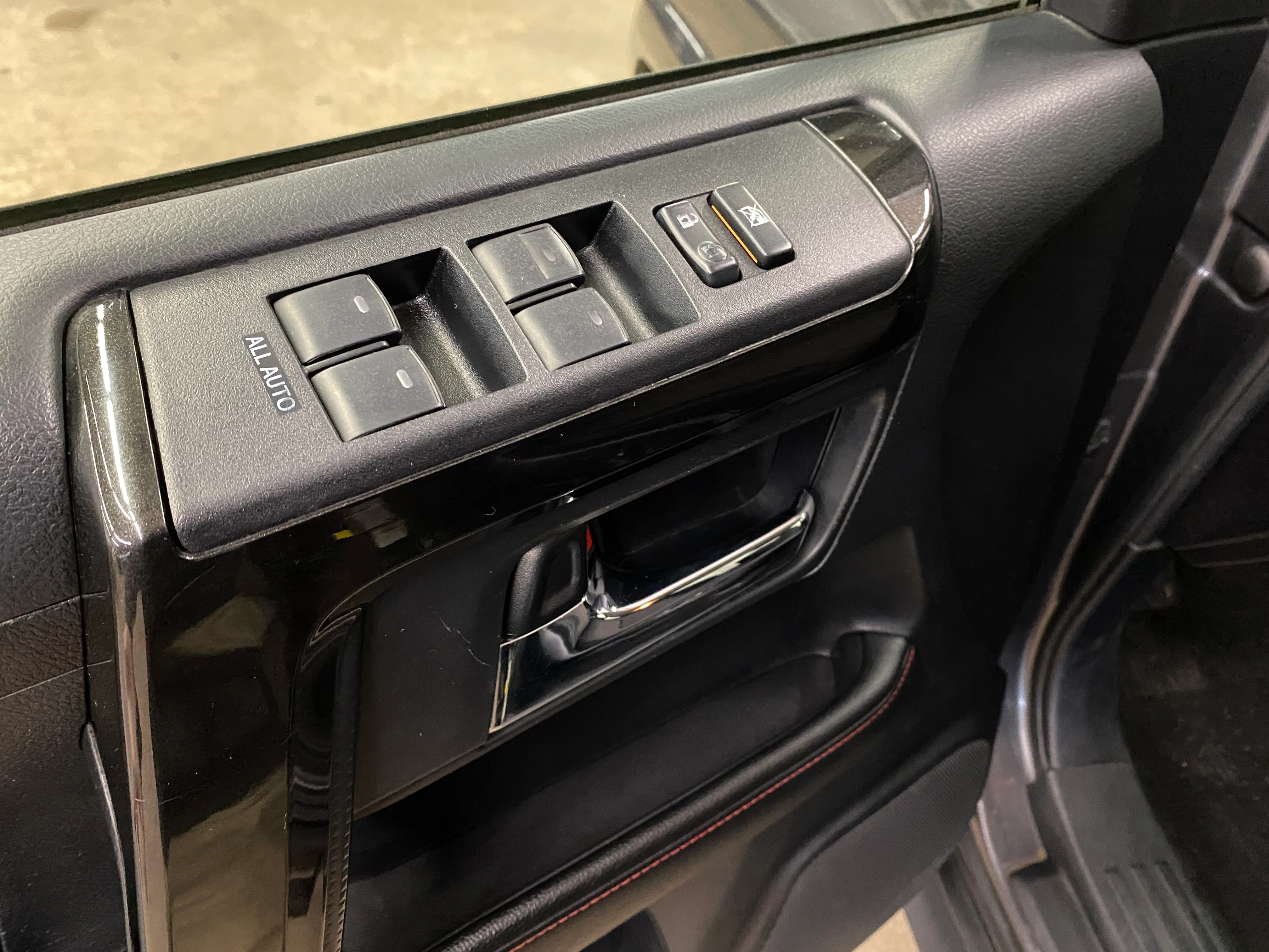 2015 Toyota 4Runner Trail 4.0L 4WD - Image 15