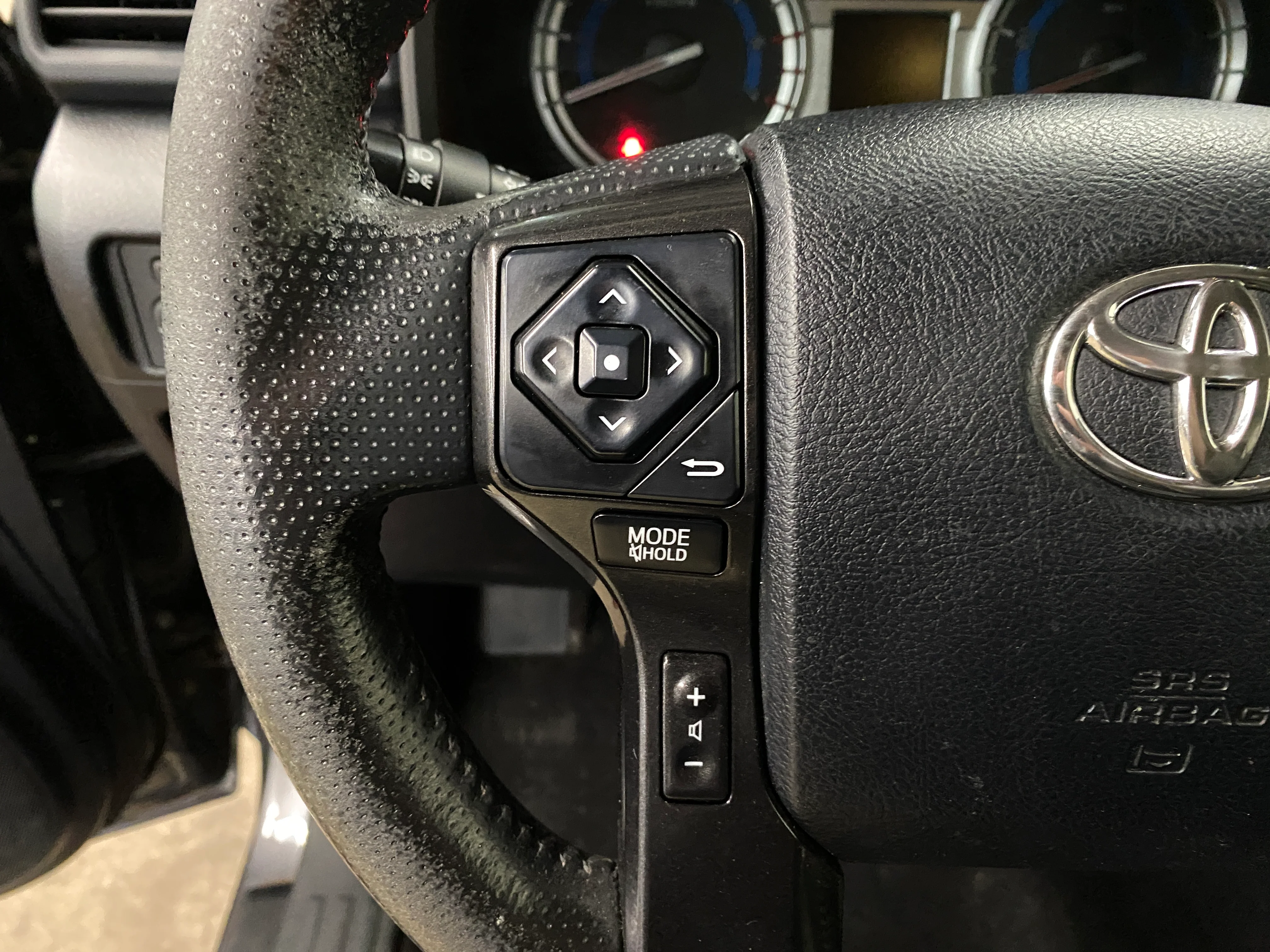 2015 Toyota 4Runner Trail 4.0L 4WD - Image 18