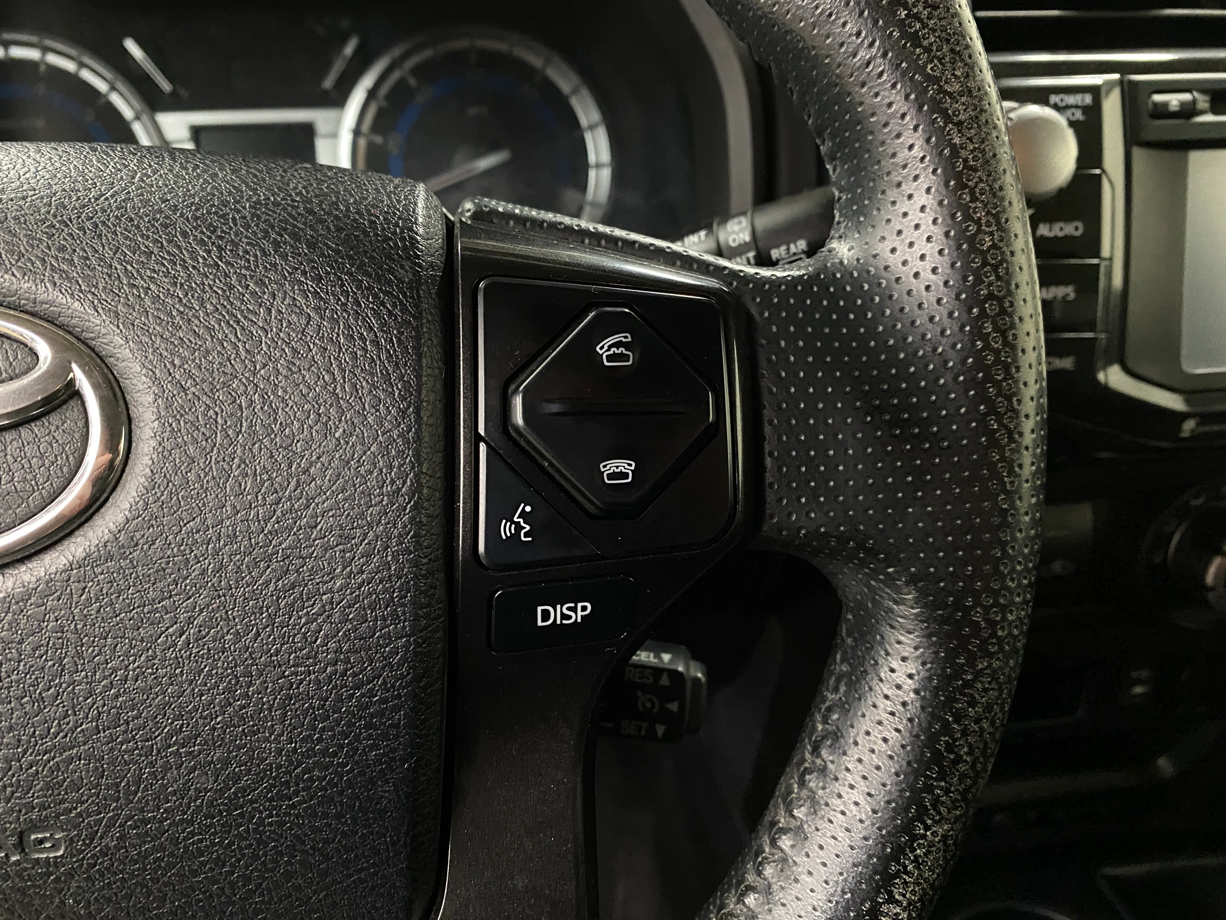 2015 Toyota 4Runner Trail 4.0L 4WD - Image 19