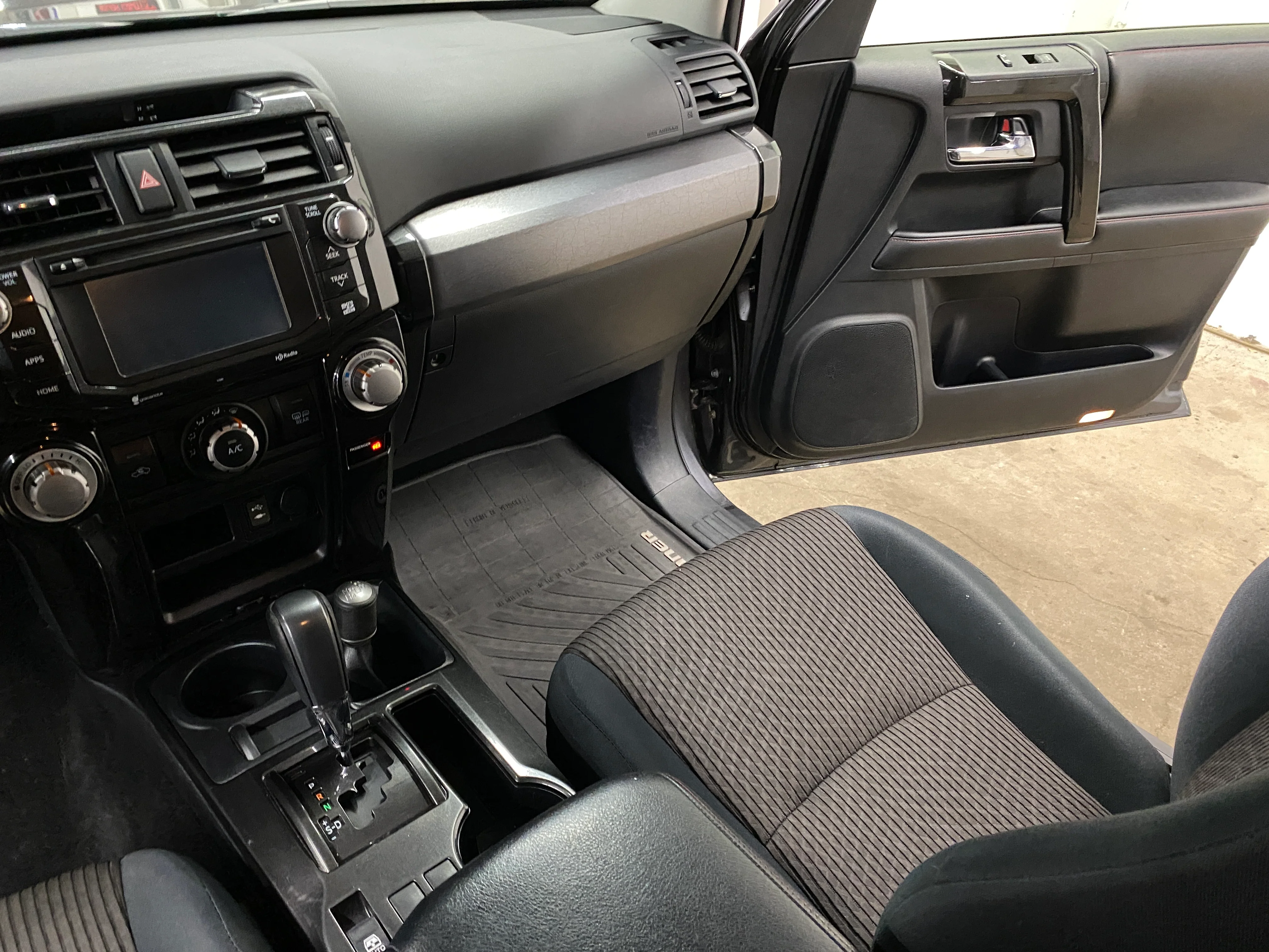 2015 Toyota 4Runner Trail 4.0L 4WD - Image 25