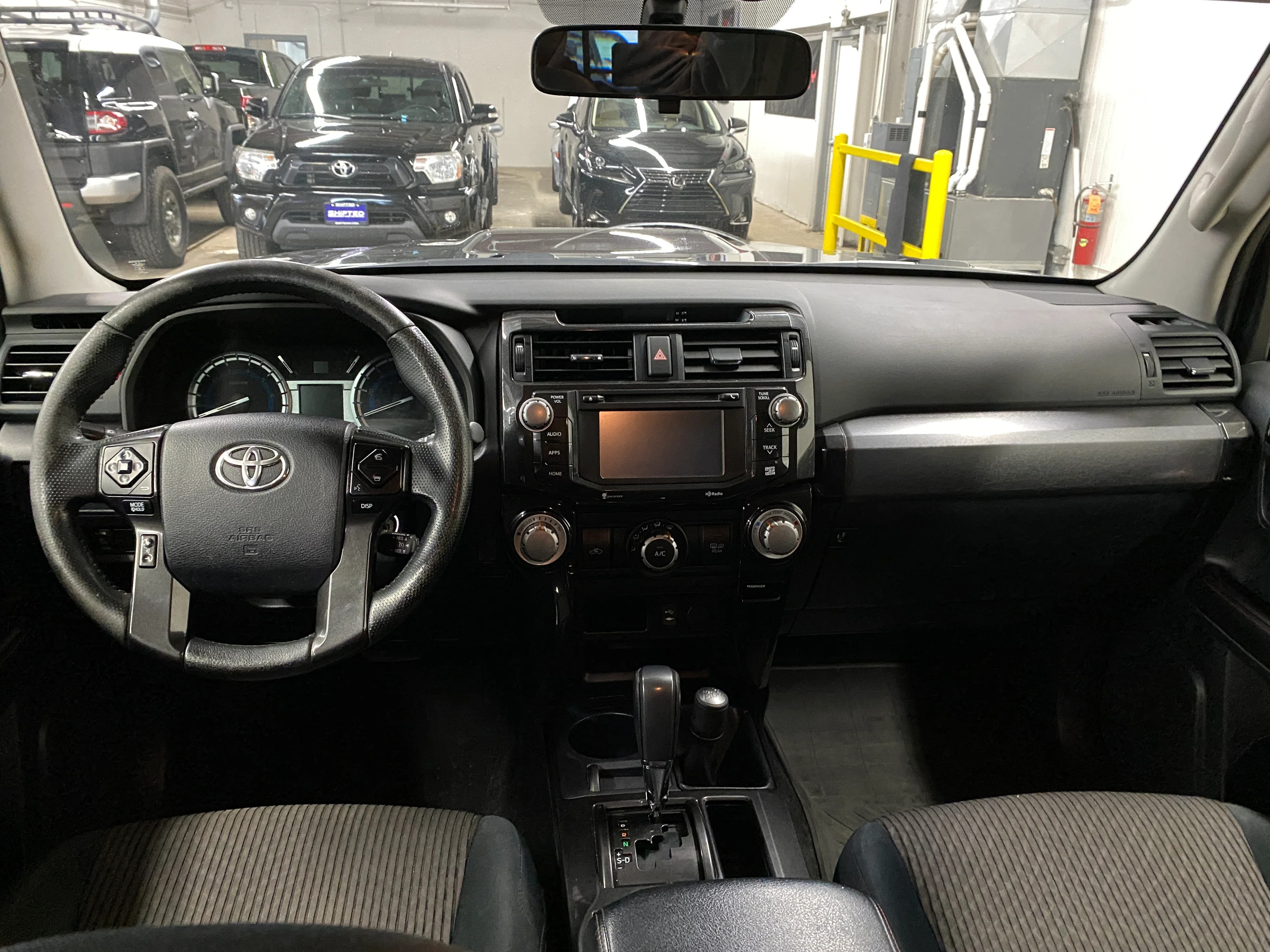 2015 Toyota 4Runner Trail 4.0L 4WD - Image 26