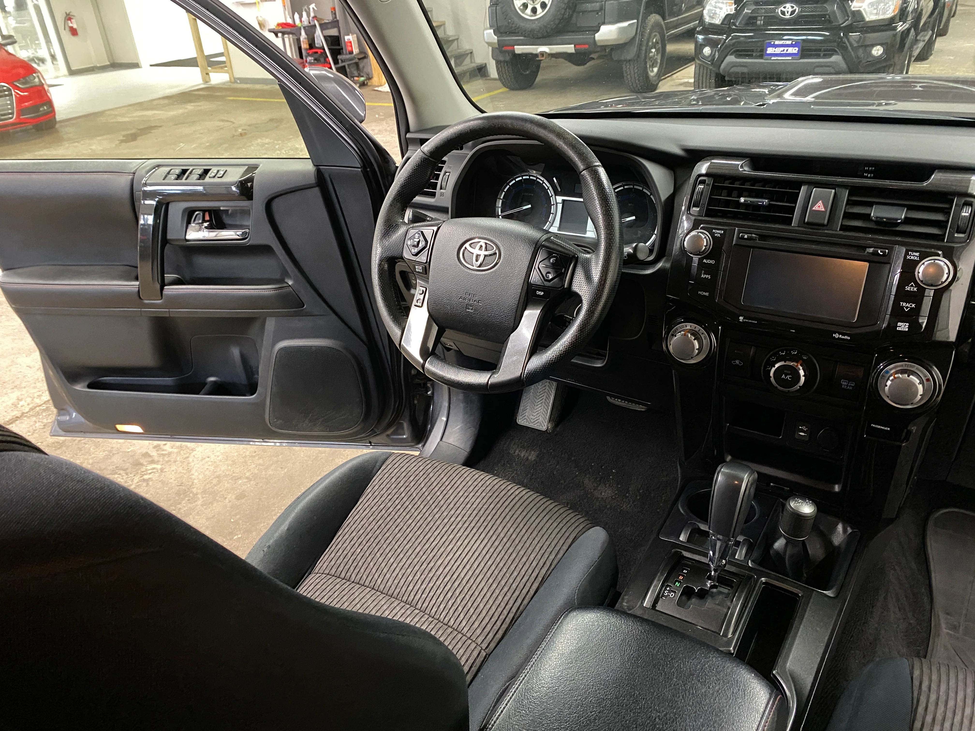 2015 Toyota 4Runner Trail 4.0L 4WD - Image 27