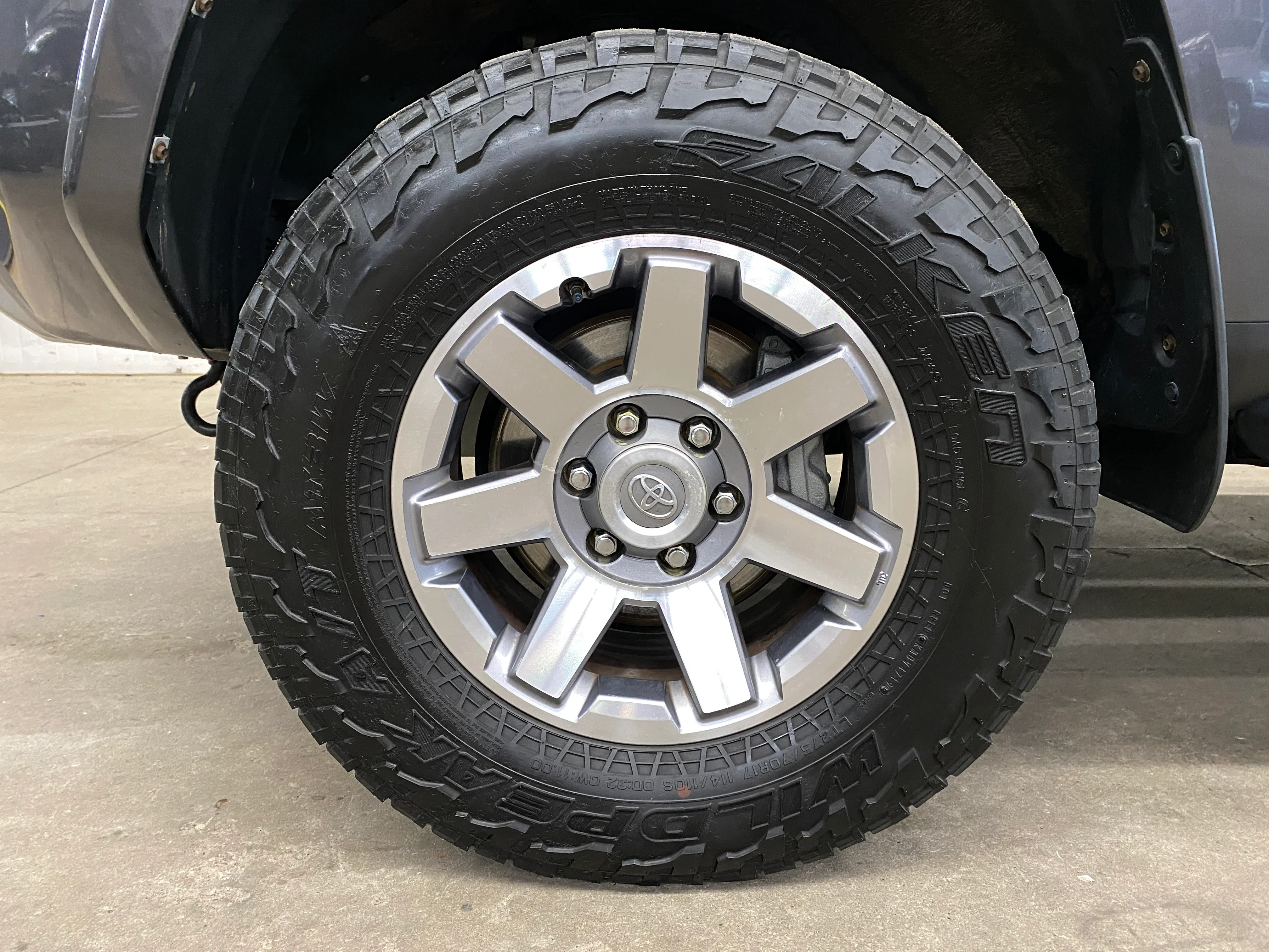 2015 Toyota 4Runner Trail 4.0L 4WD - Image 30