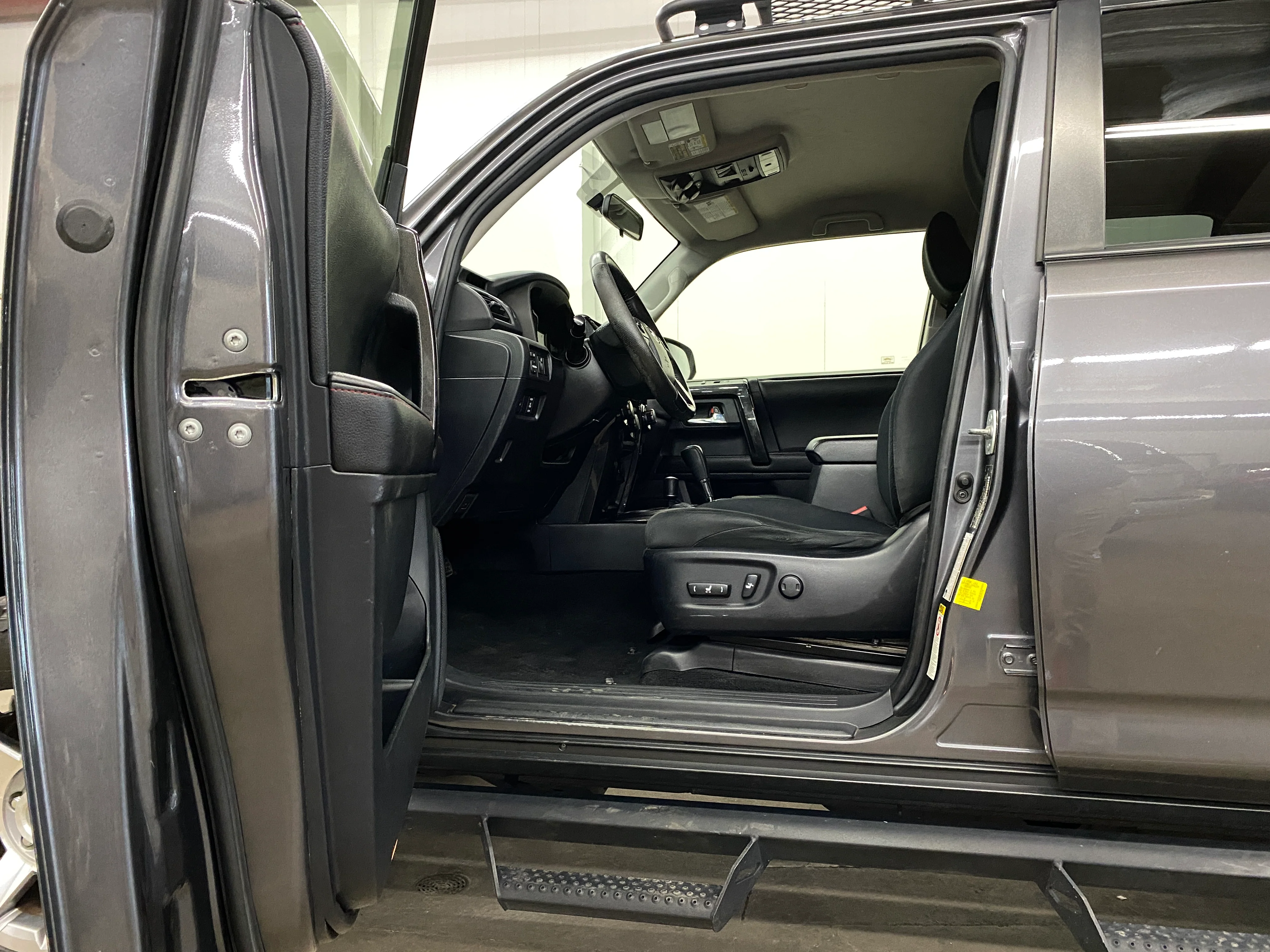 2015 Toyota 4Runner Trail 4.0L 4WD - Image 38