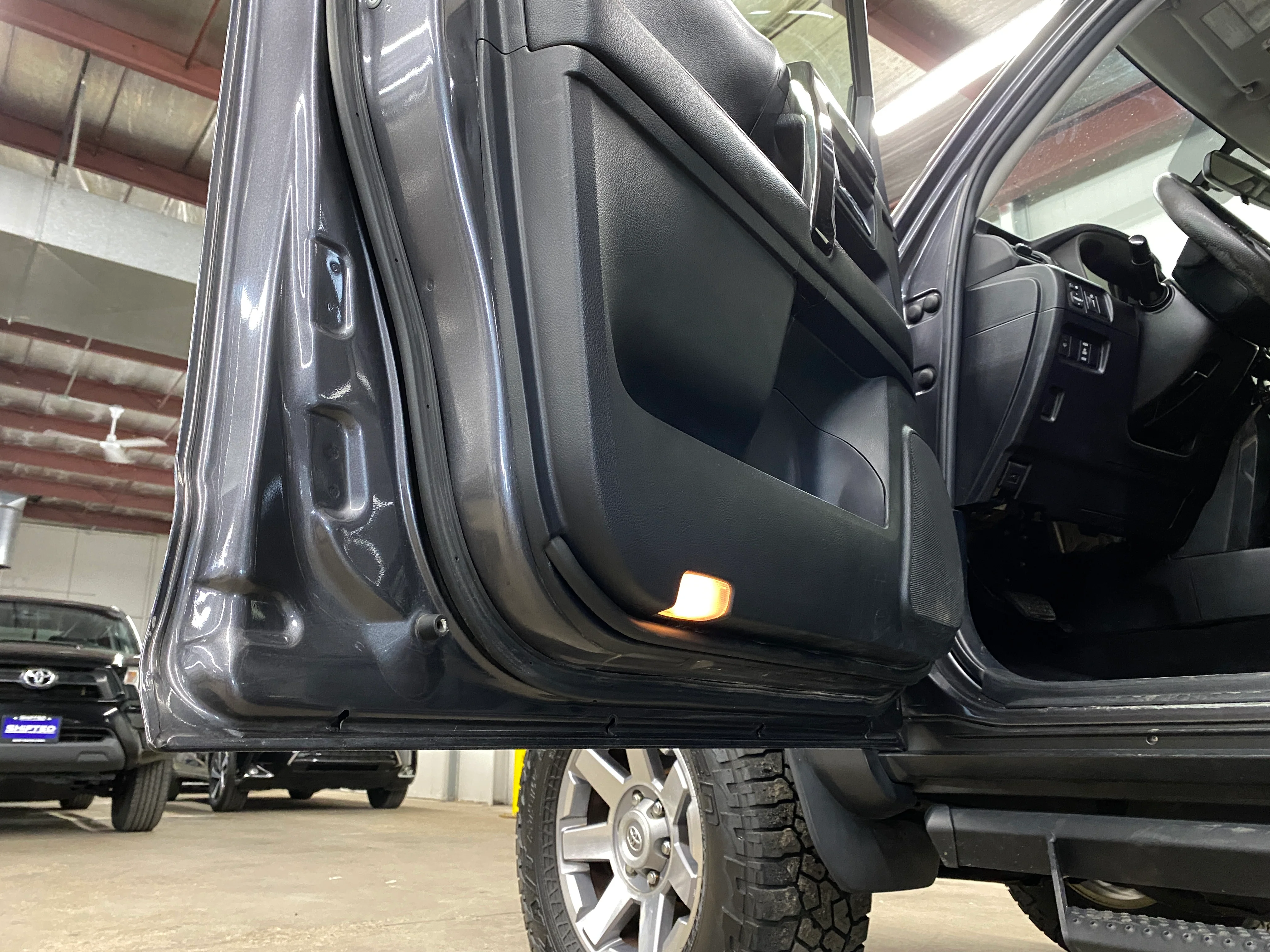 2015 Toyota 4Runner Trail 4.0L 4WD - Image 39