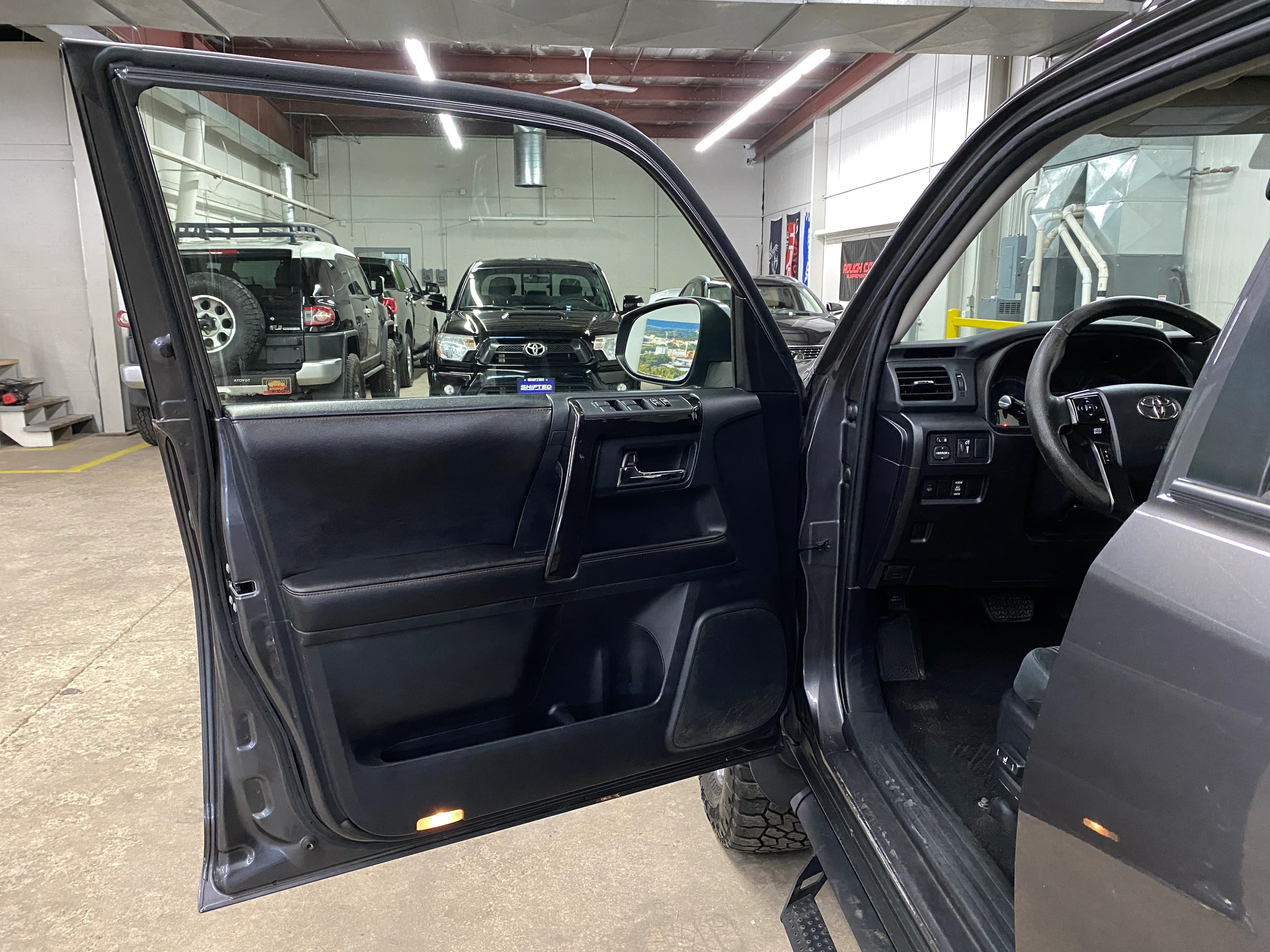 2015 Toyota 4Runner Trail 4.0L 4WD - Image 41