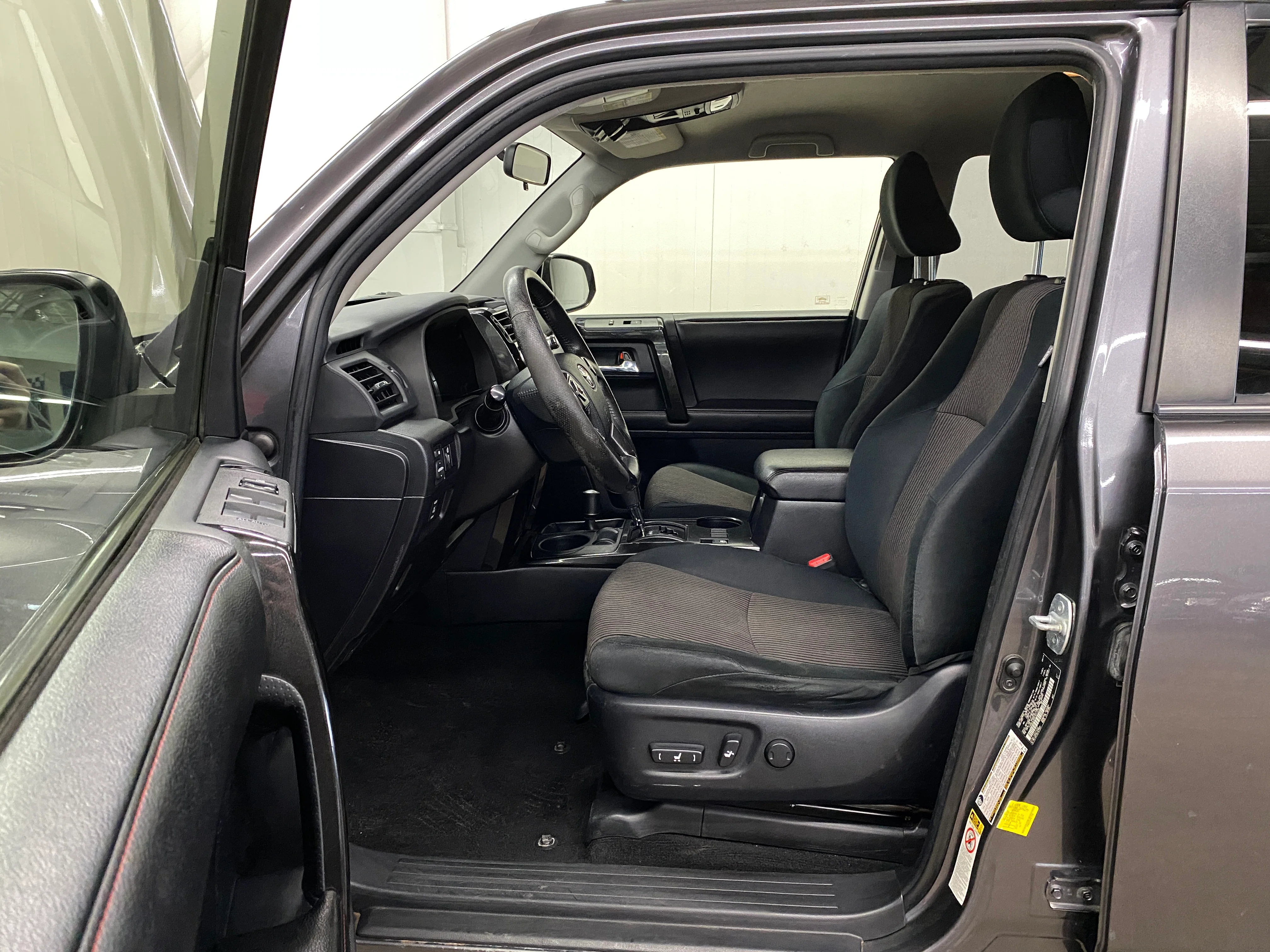2015 Toyota 4Runner Trail 4.0L 4WD - Image 9