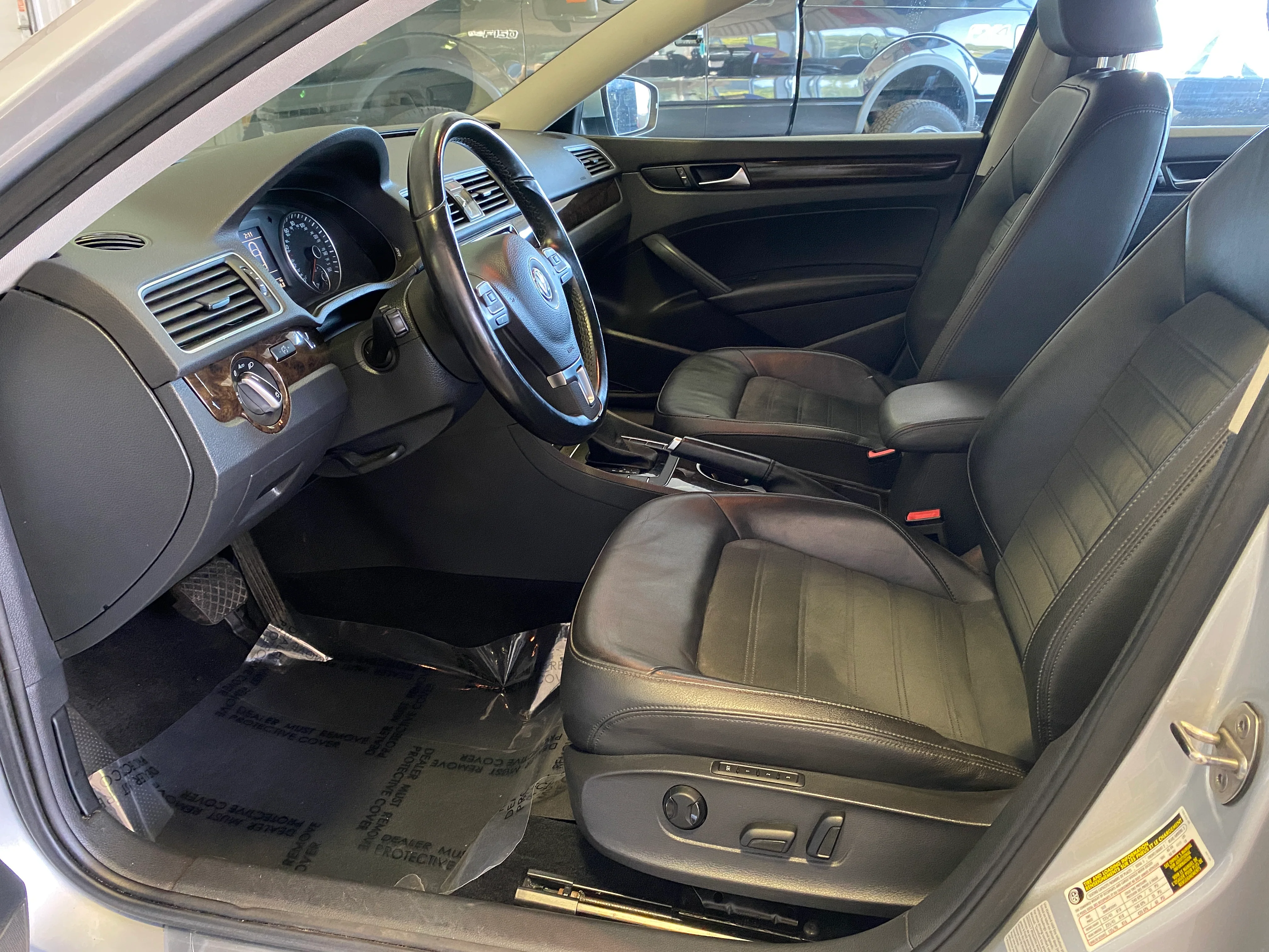 2015 Volkswagen Passat SEL Premium V6 - Image 10