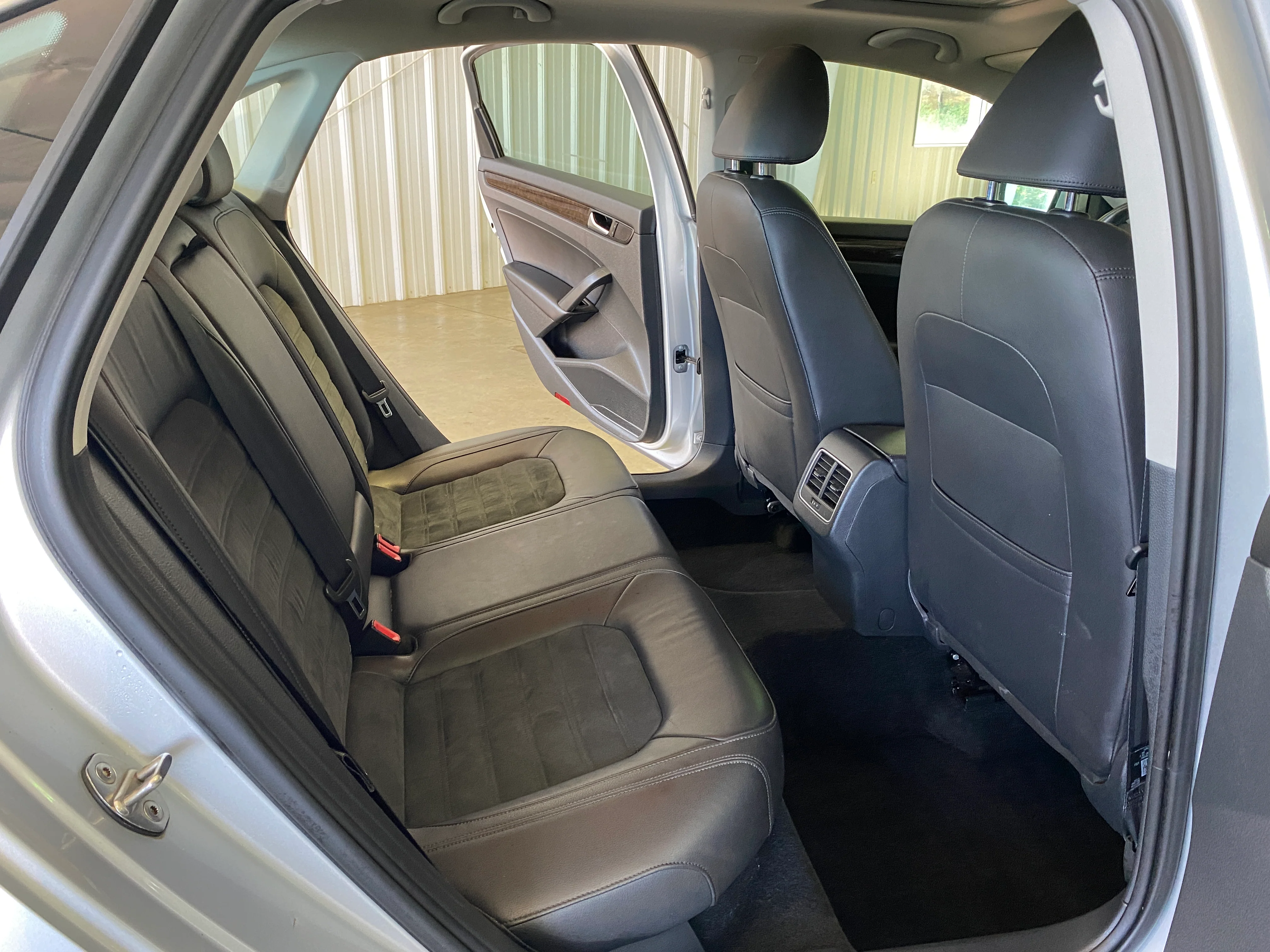 2015 Volkswagen Passat SEL Premium V6 - Image 14