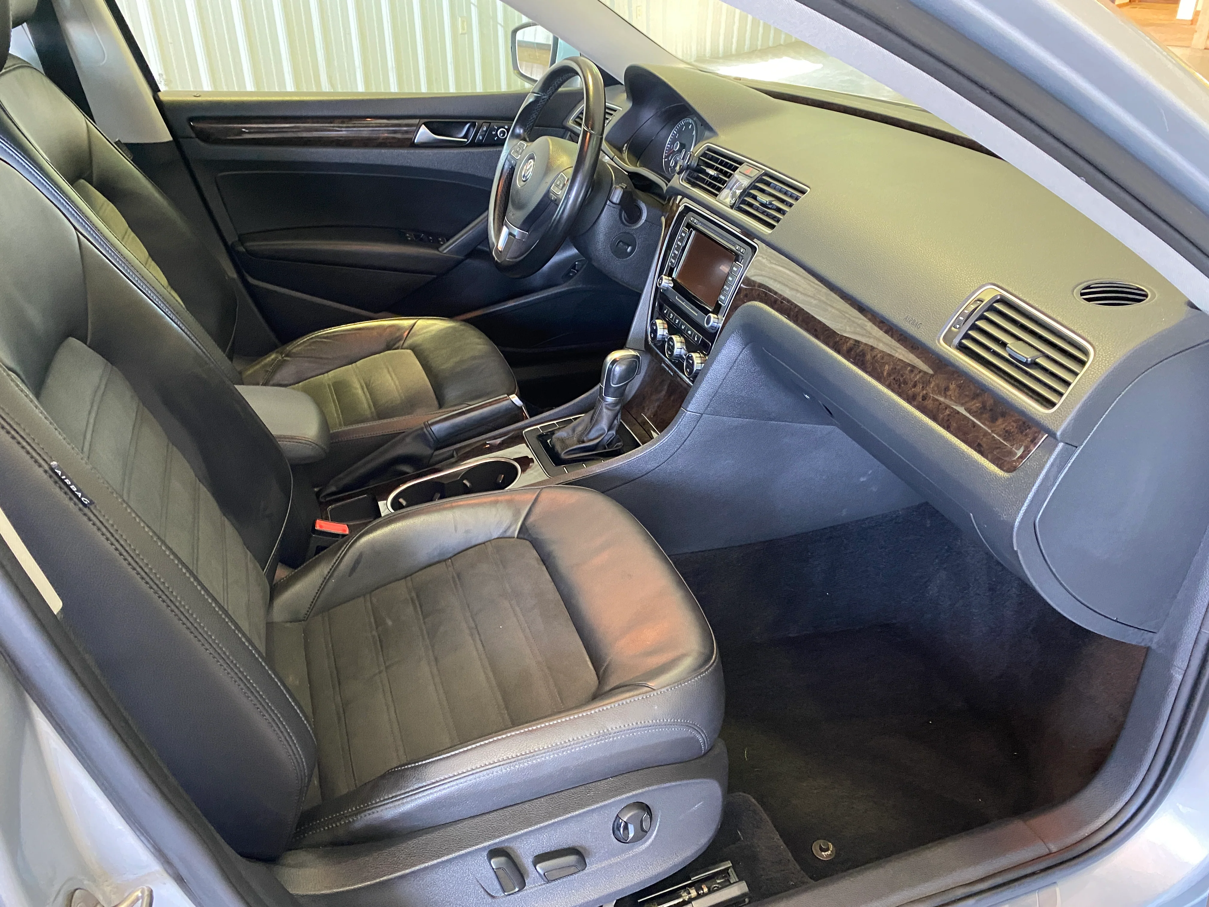 2015 Volkswagen Passat SEL Premium V6 - Image 15