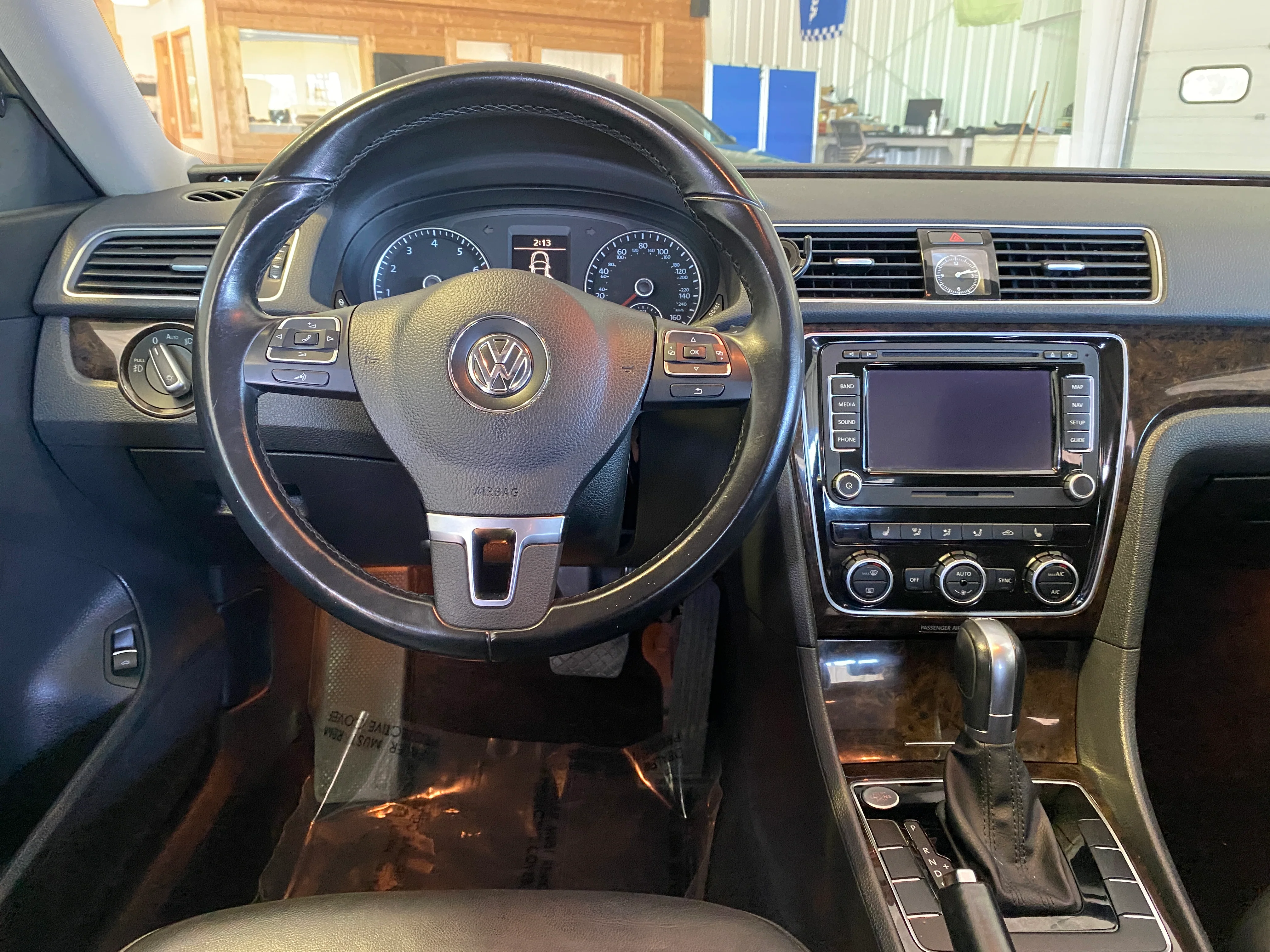 2015 Volkswagen Passat SEL Premium V6 - Image 17