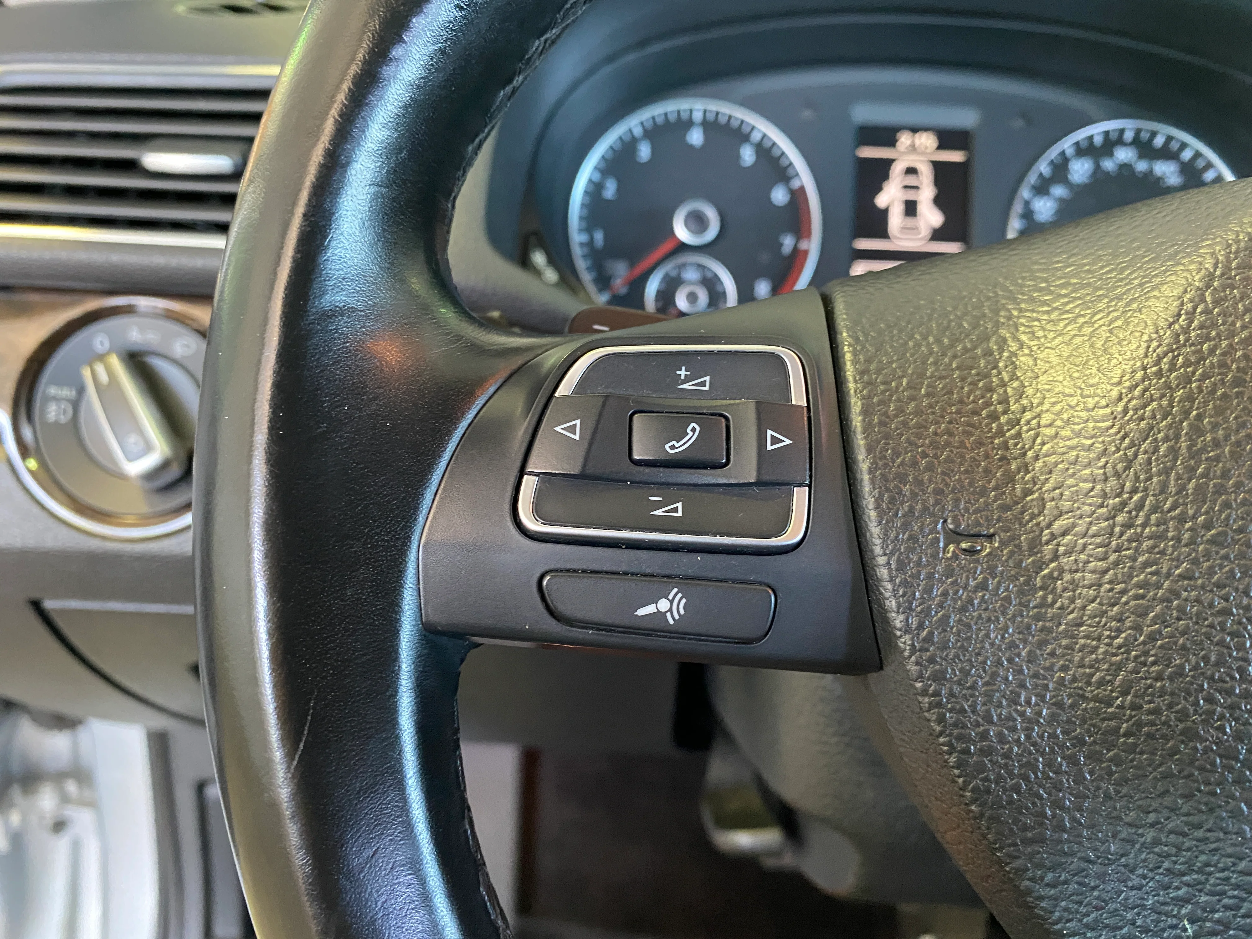 2015 Volkswagen Passat SEL Premium V6 - Image 19
