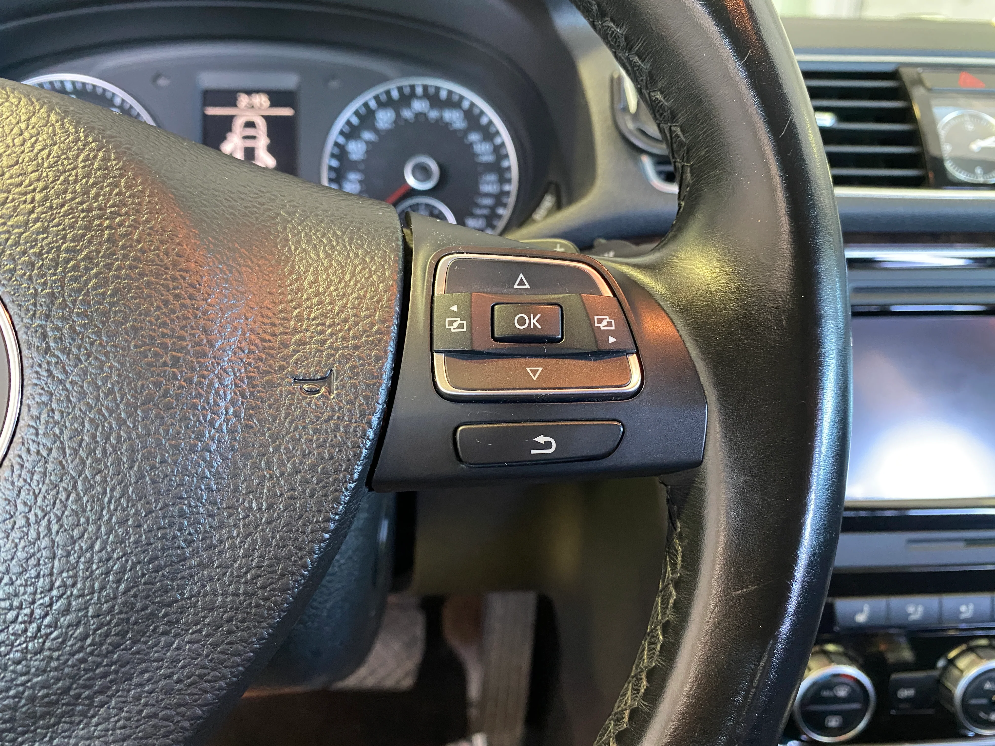 2015 Volkswagen Passat SEL Premium V6 - Image 20
