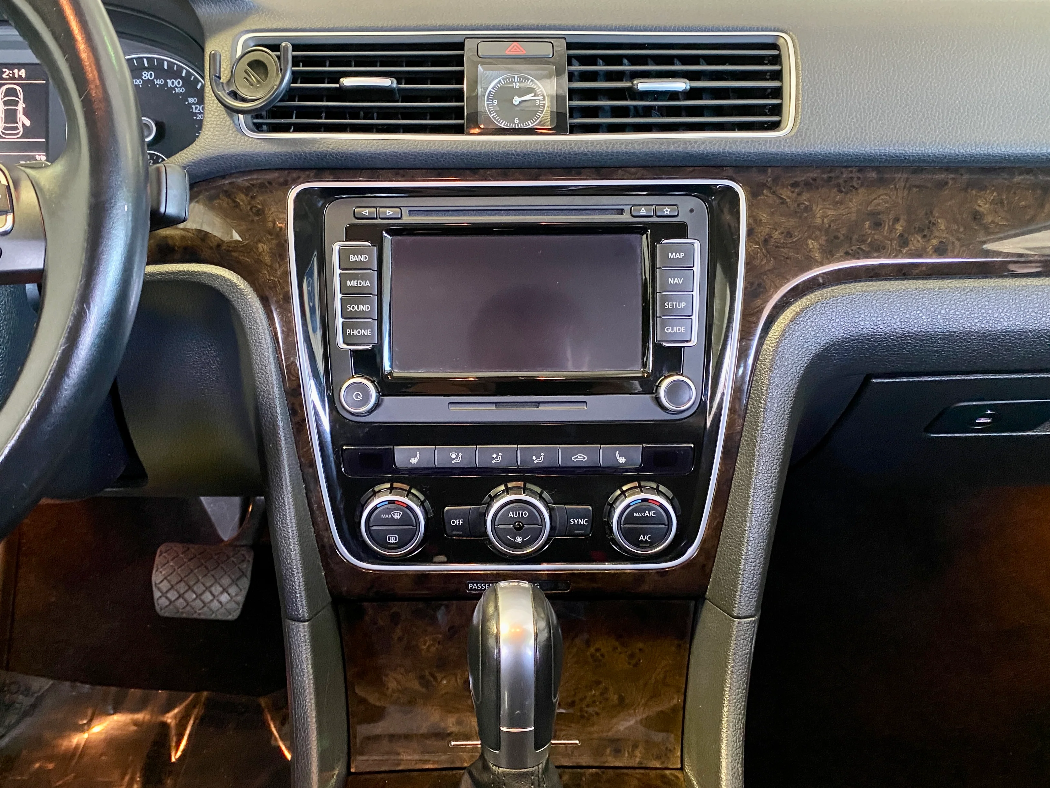 2015 Volkswagen Passat SEL Premium V6 - Image 21