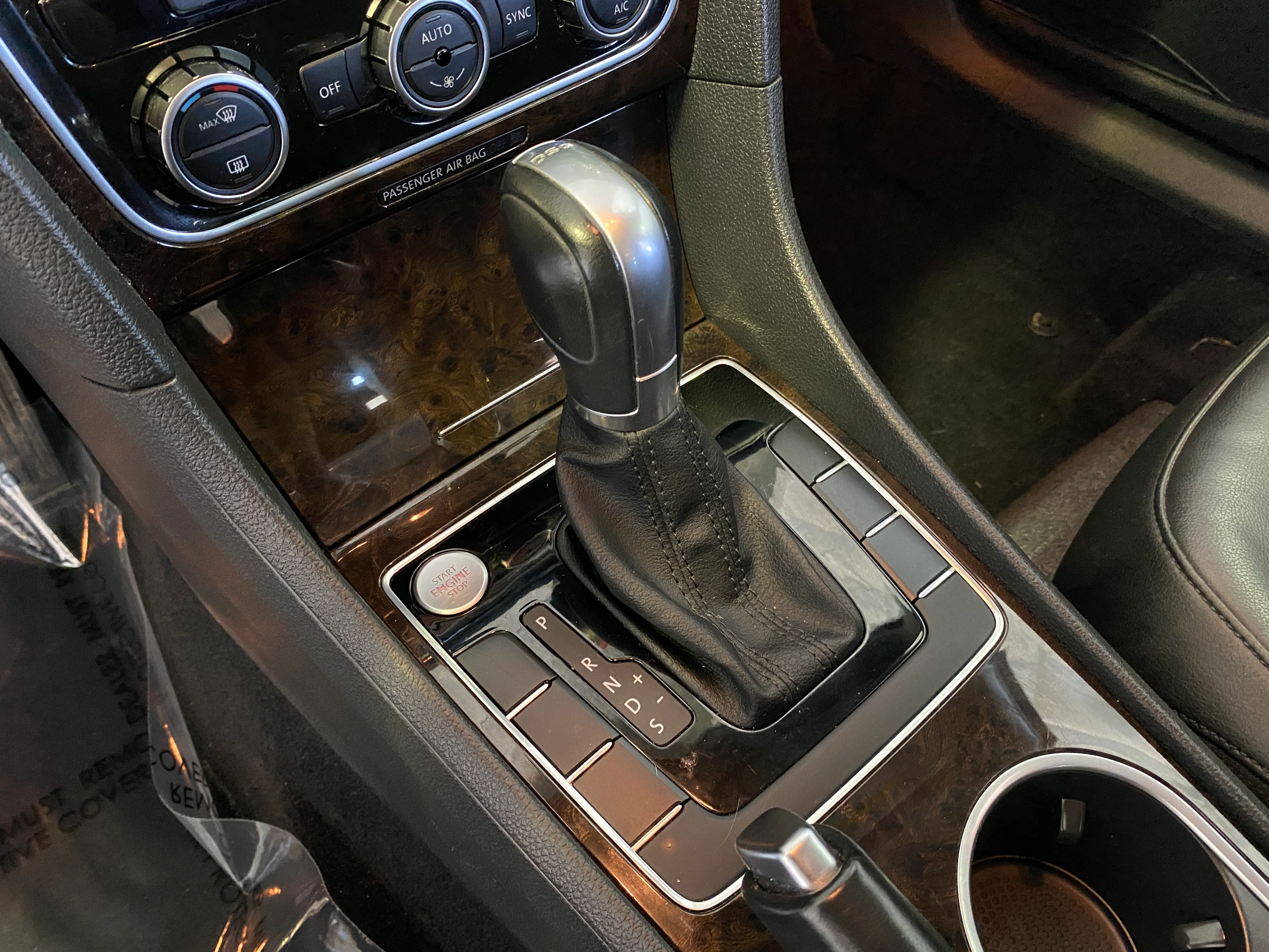 2015 Volkswagen Passat SEL Premium V6 - Image 27
