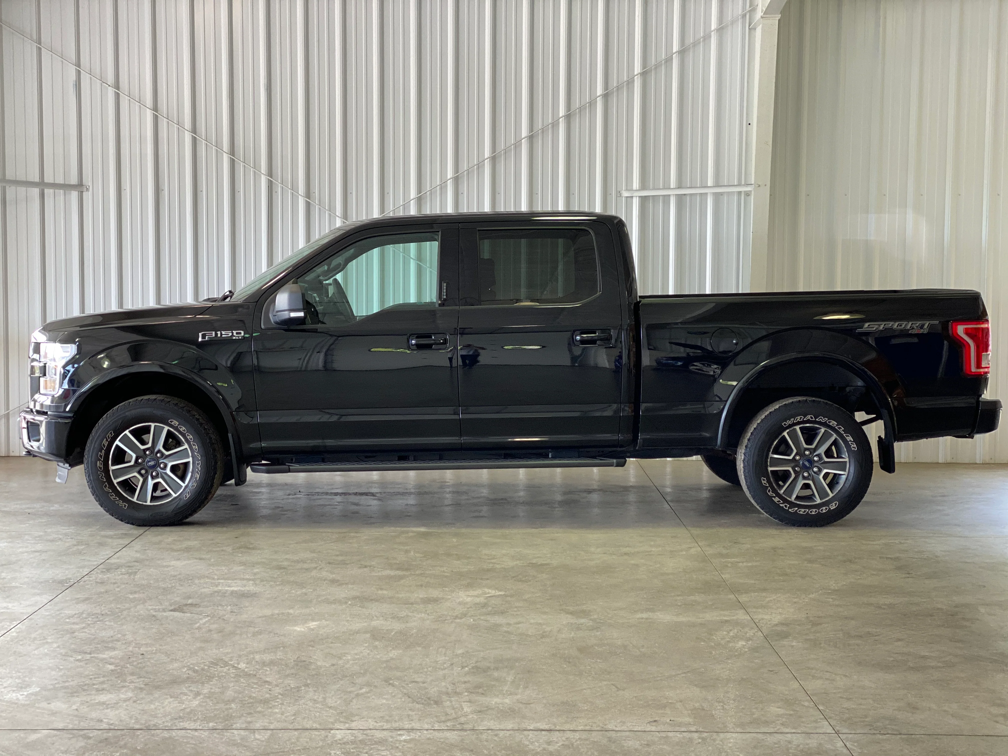 2016 Ford F-150 4WD SuperCrew XLT Sport - Image 2
