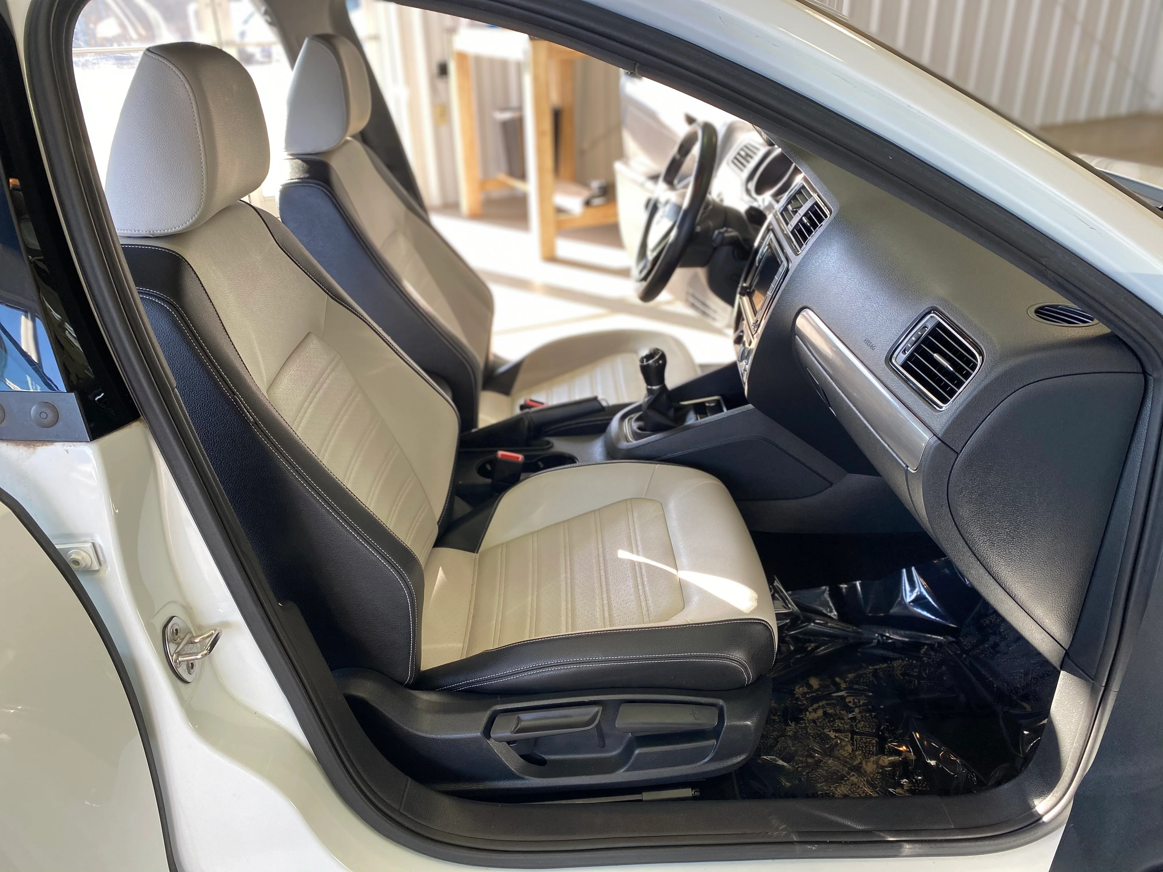 2016 Volkswagen Jetta 1.8T Sport Manual - Image 14