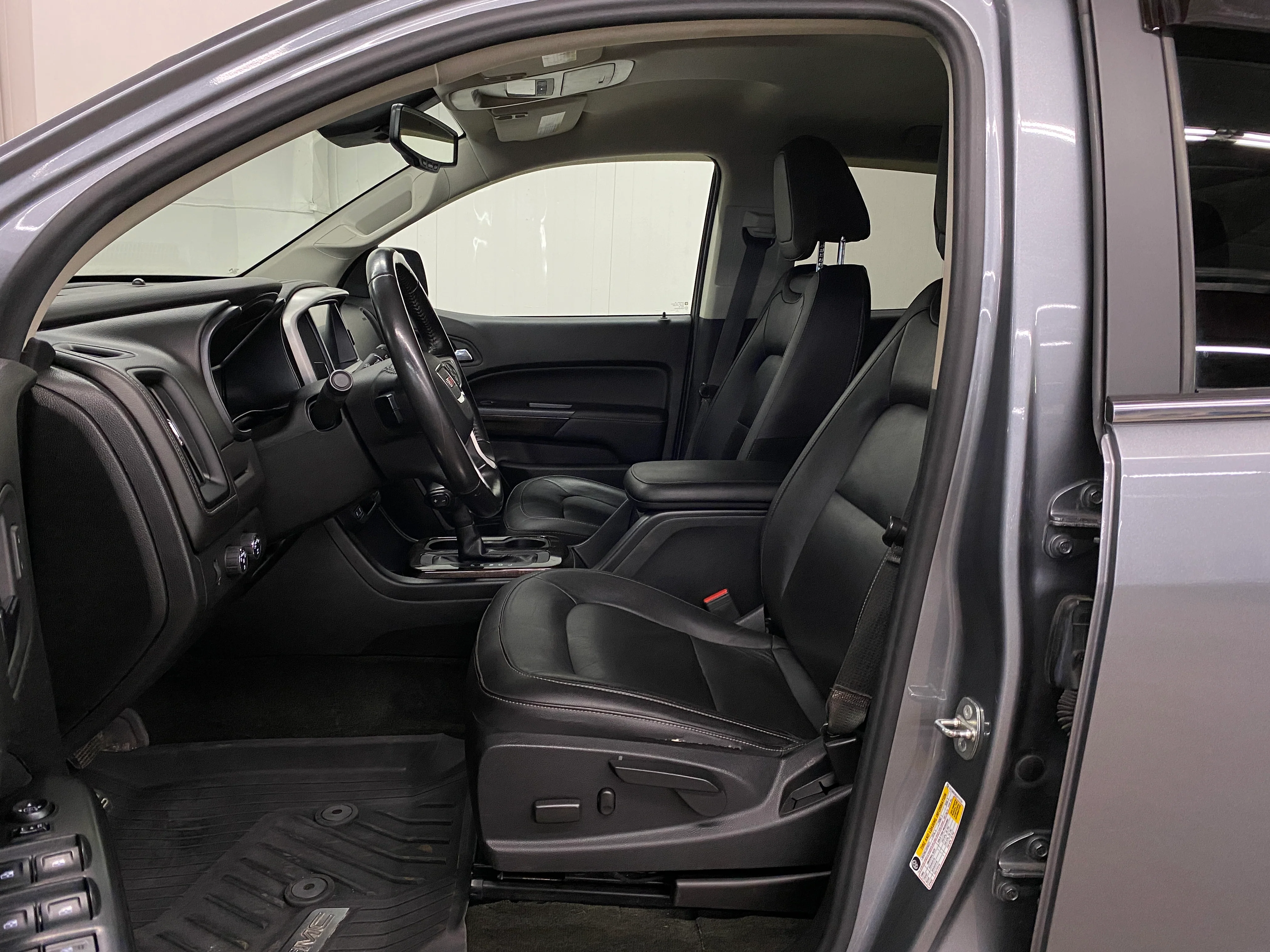 2018 GMC Canyon Crew Cab SLT 4WD - Image 10