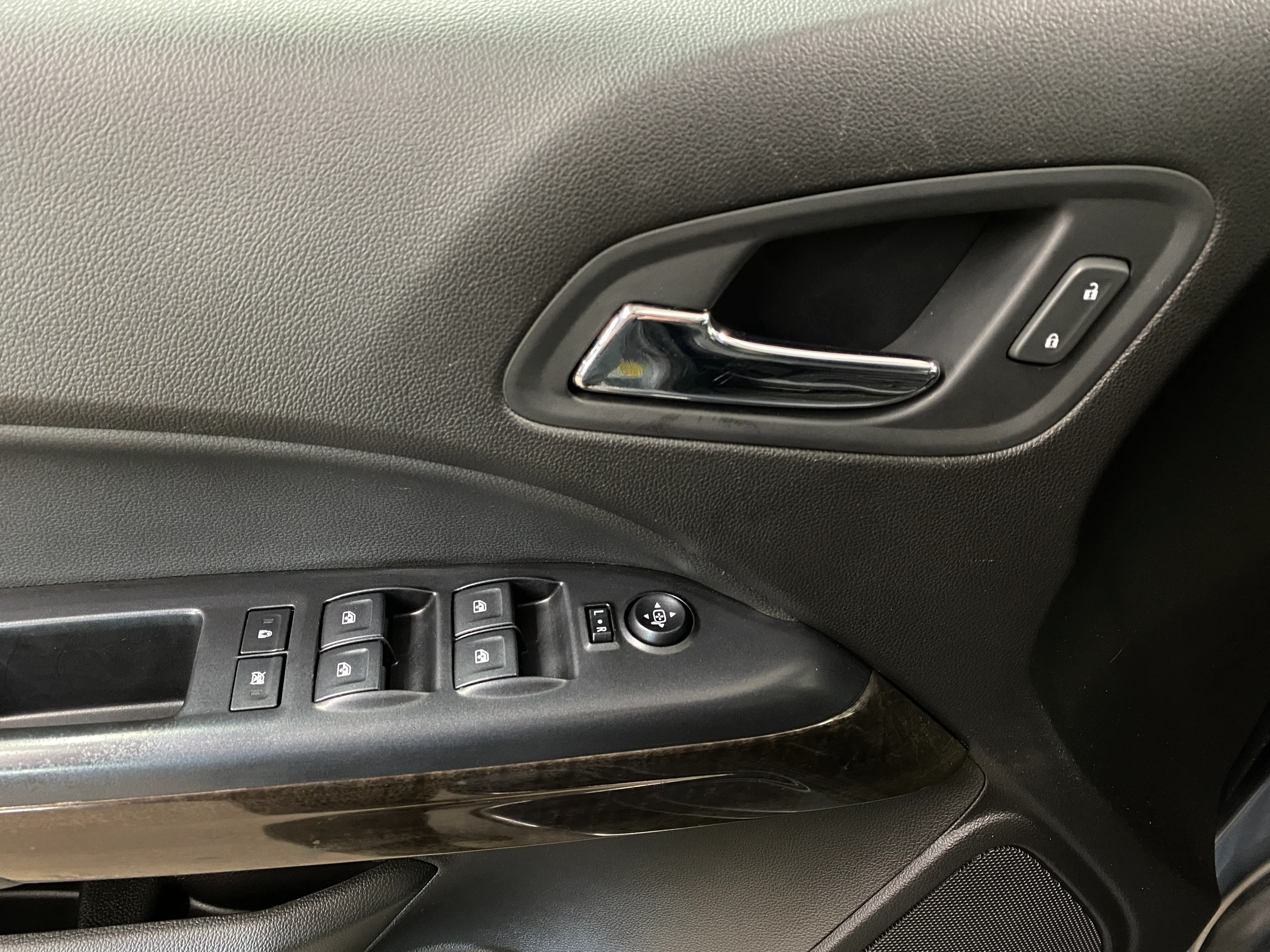 2018 GMC Canyon Crew Cab SLT 4WD - Image 11