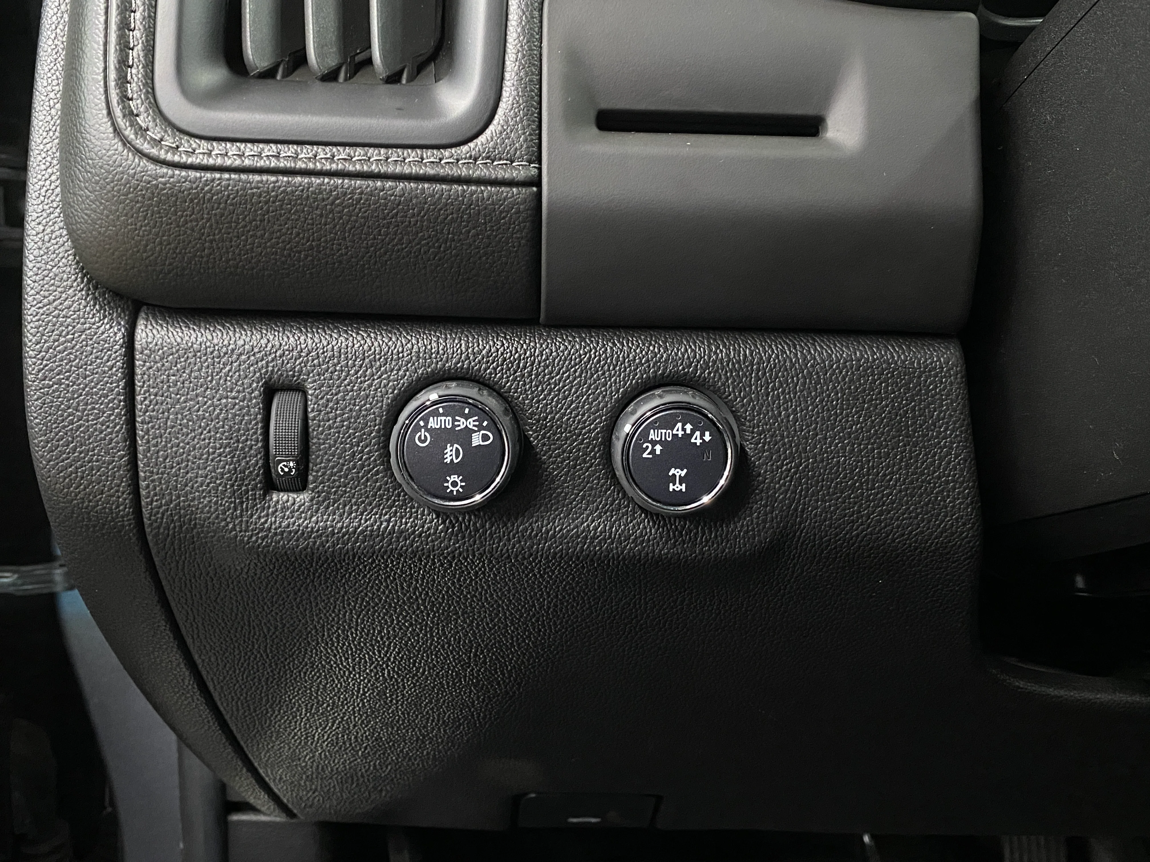 2018 GMC Canyon Crew Cab SLT 4WD - Image 12