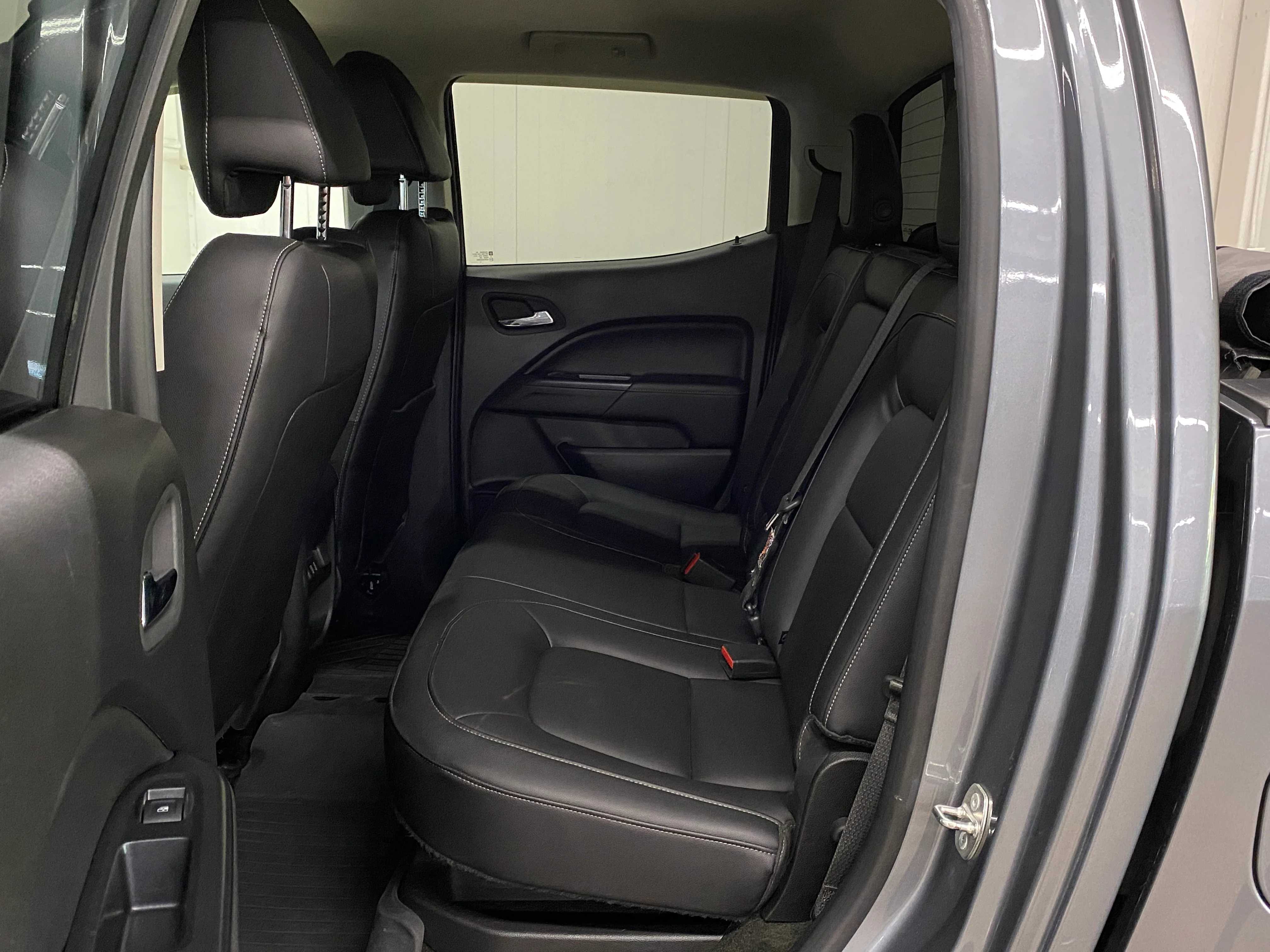 2018 GMC Canyon Crew Cab SLT 4WD - Image 13