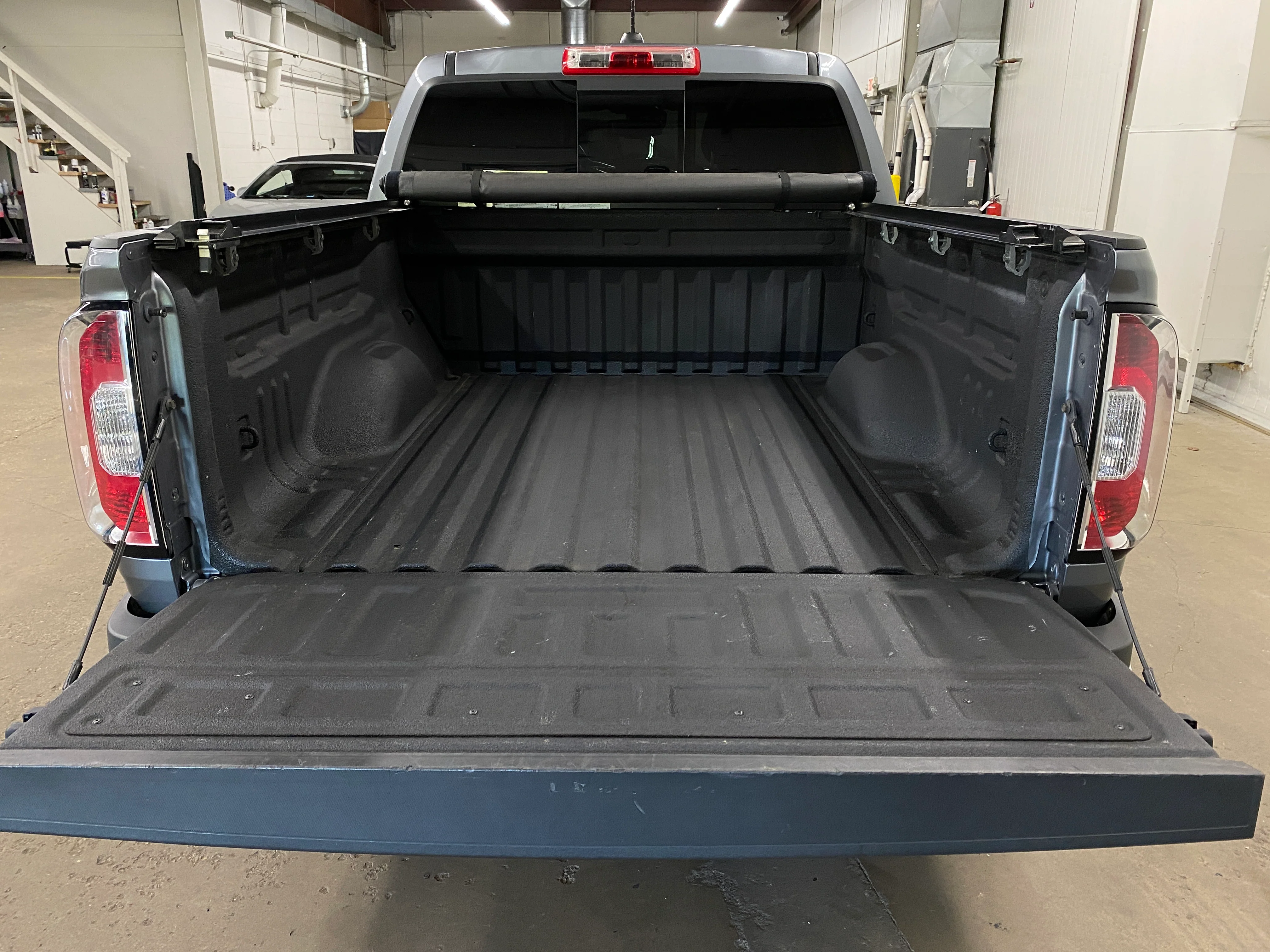2018 GMC Canyon Crew Cab SLT 4WD - Image 14