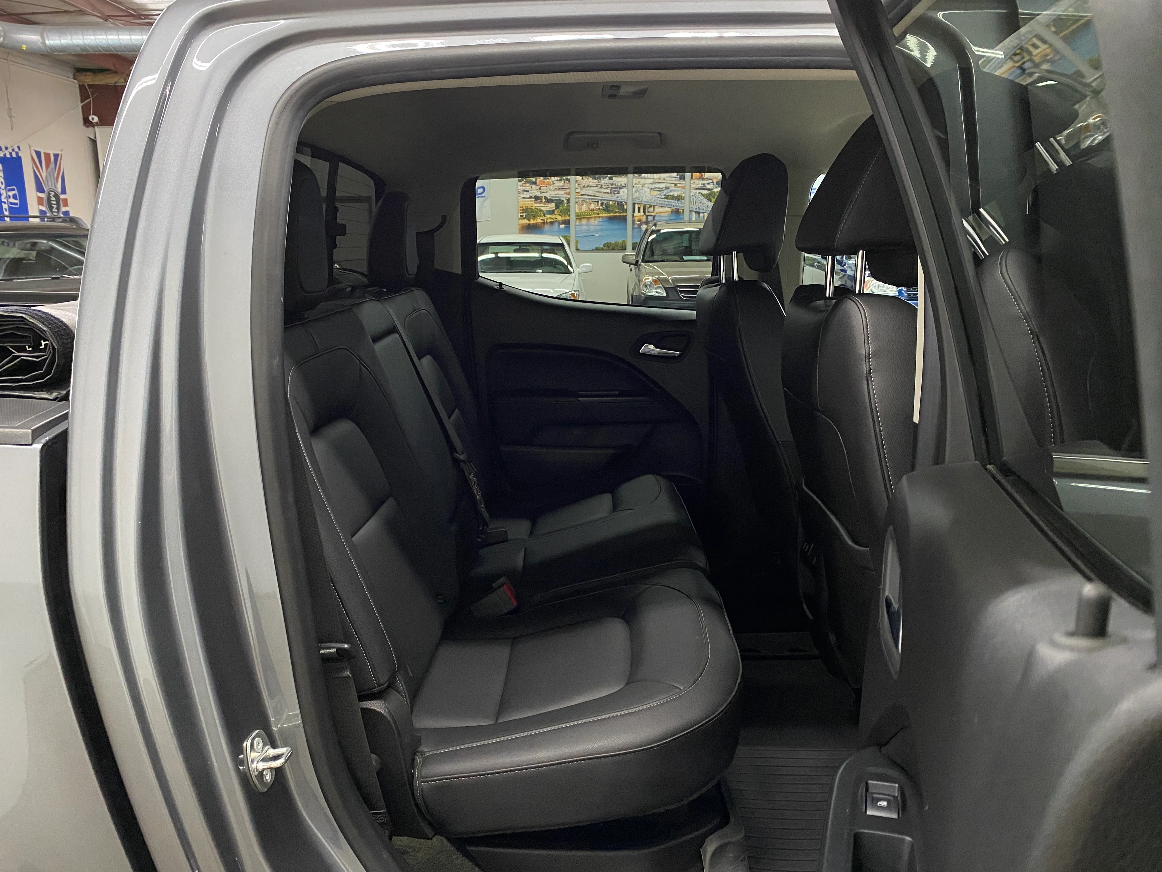 2018 GMC Canyon Crew Cab SLT 4WD - Image 15