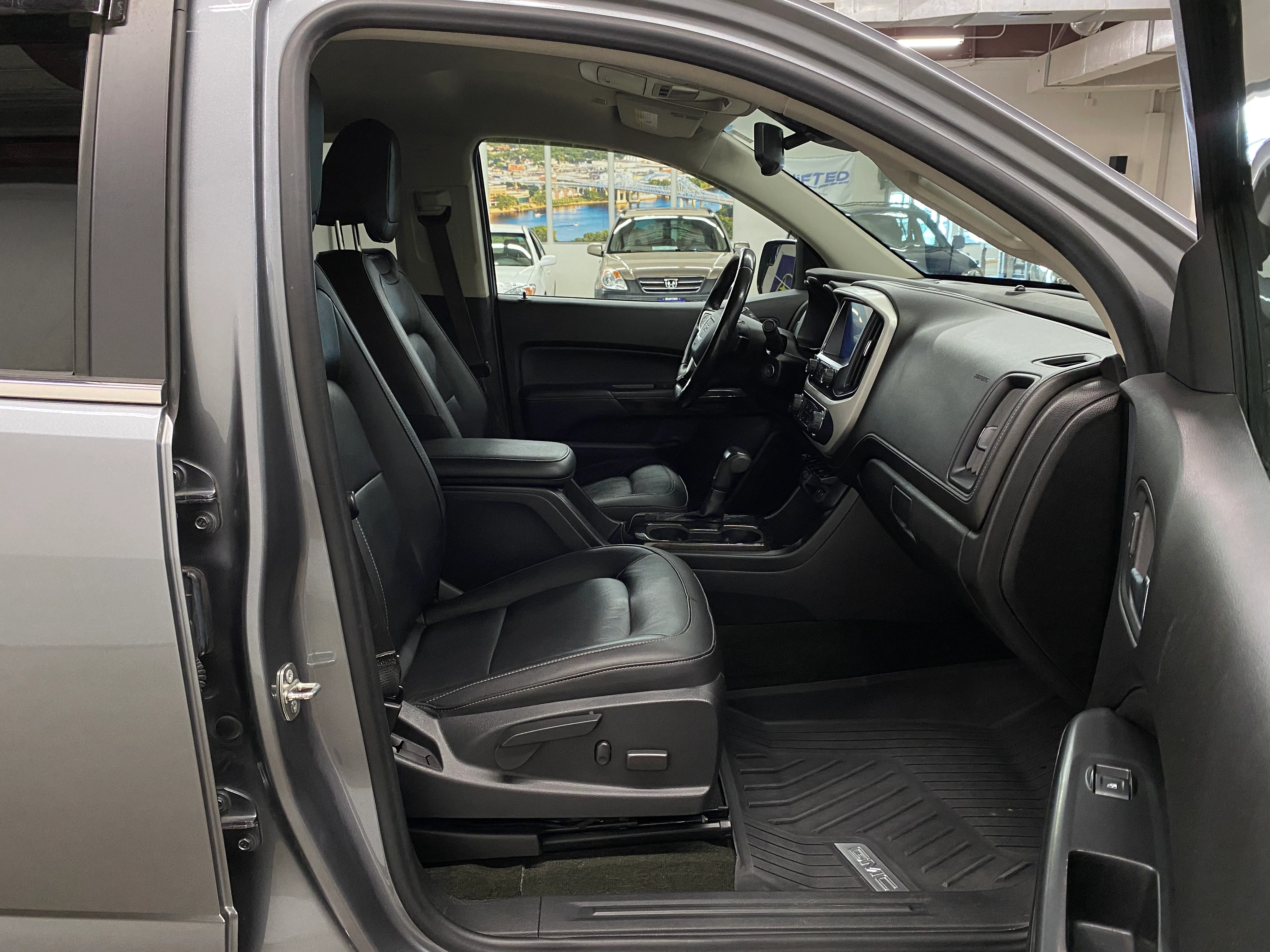 2018 GMC Canyon Crew Cab SLT 4WD - Image 16