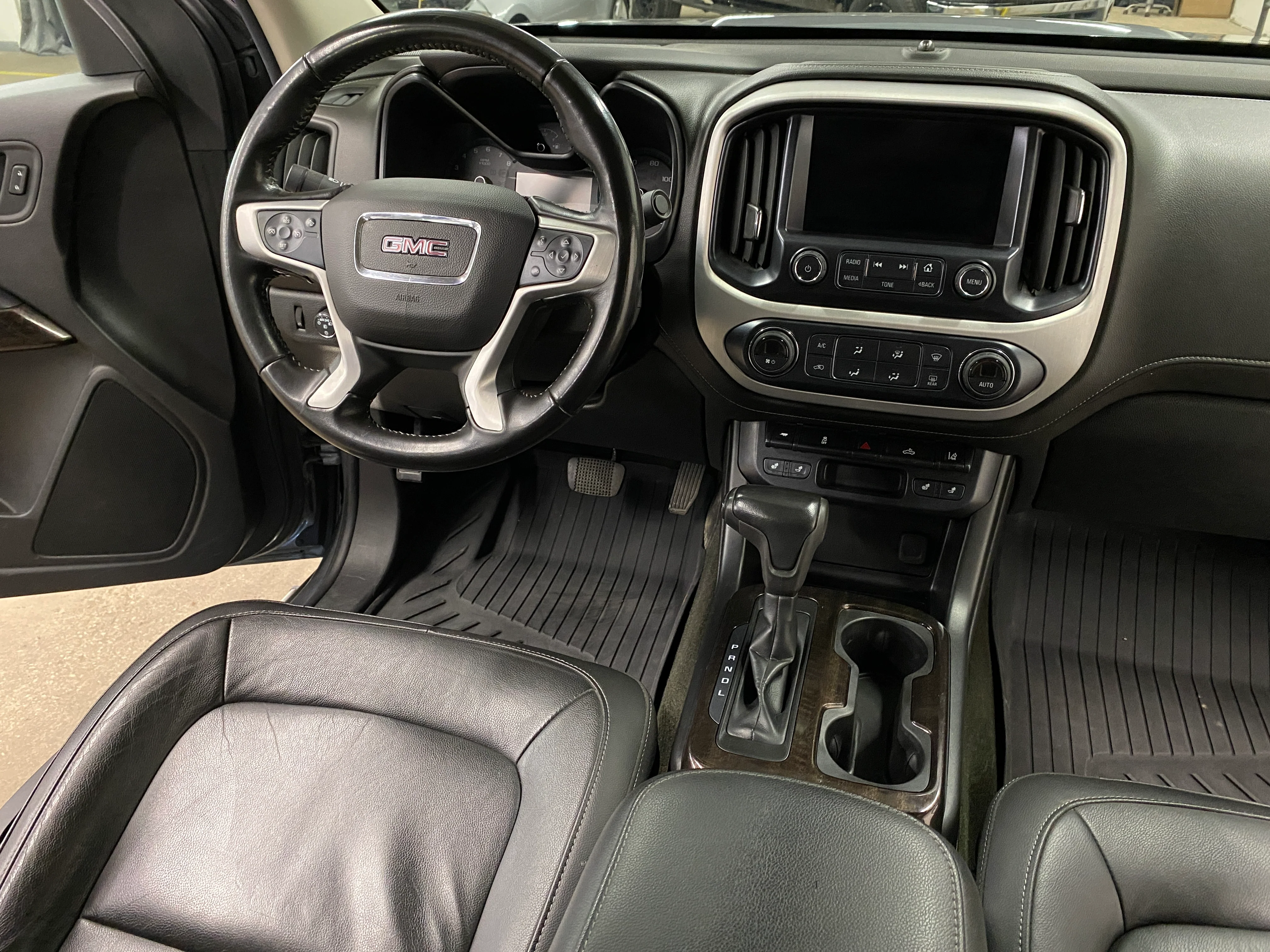 2018 GMC Canyon Crew Cab SLT 4WD - Image 17