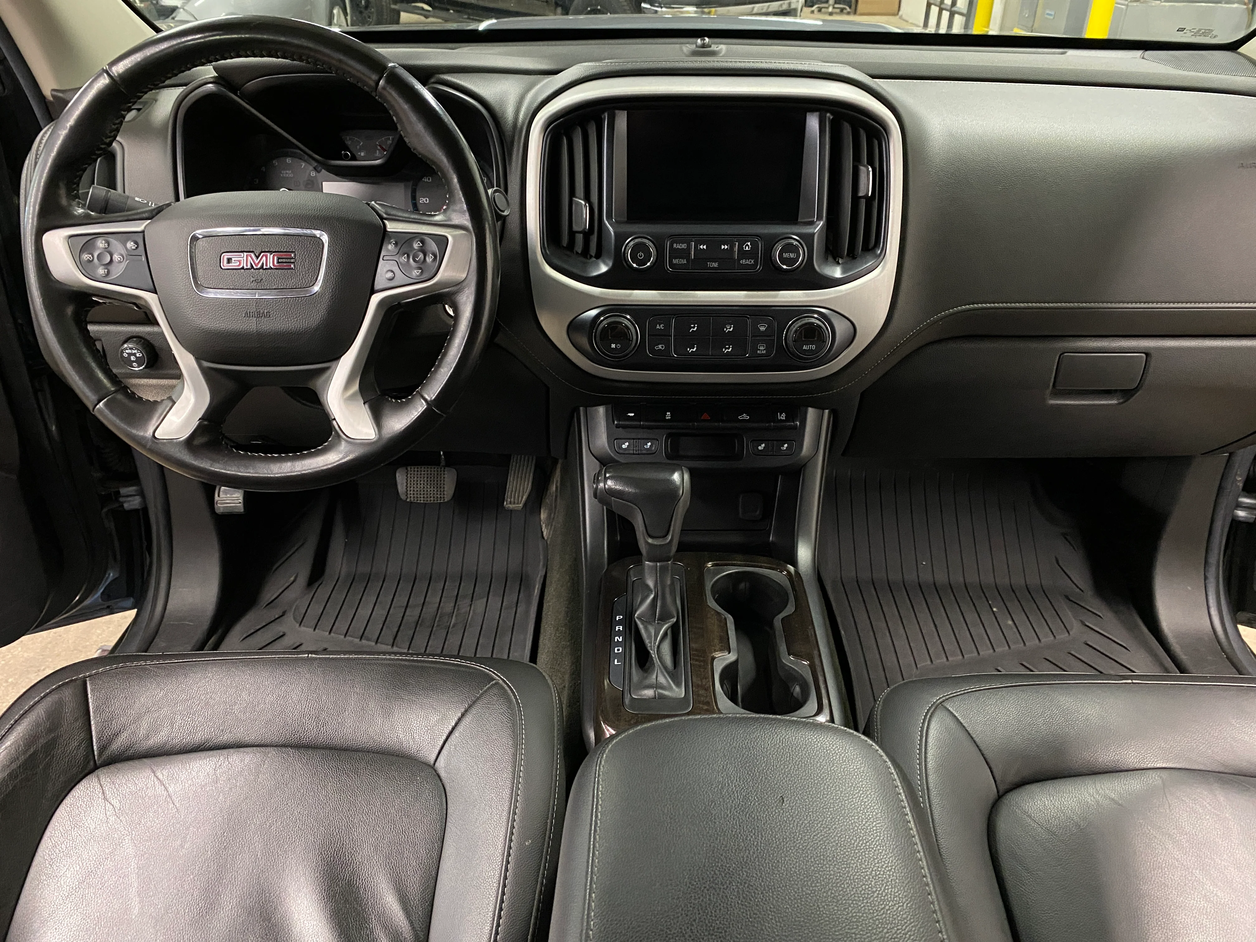 2018 GMC Canyon Crew Cab SLT 4WD - Image 18