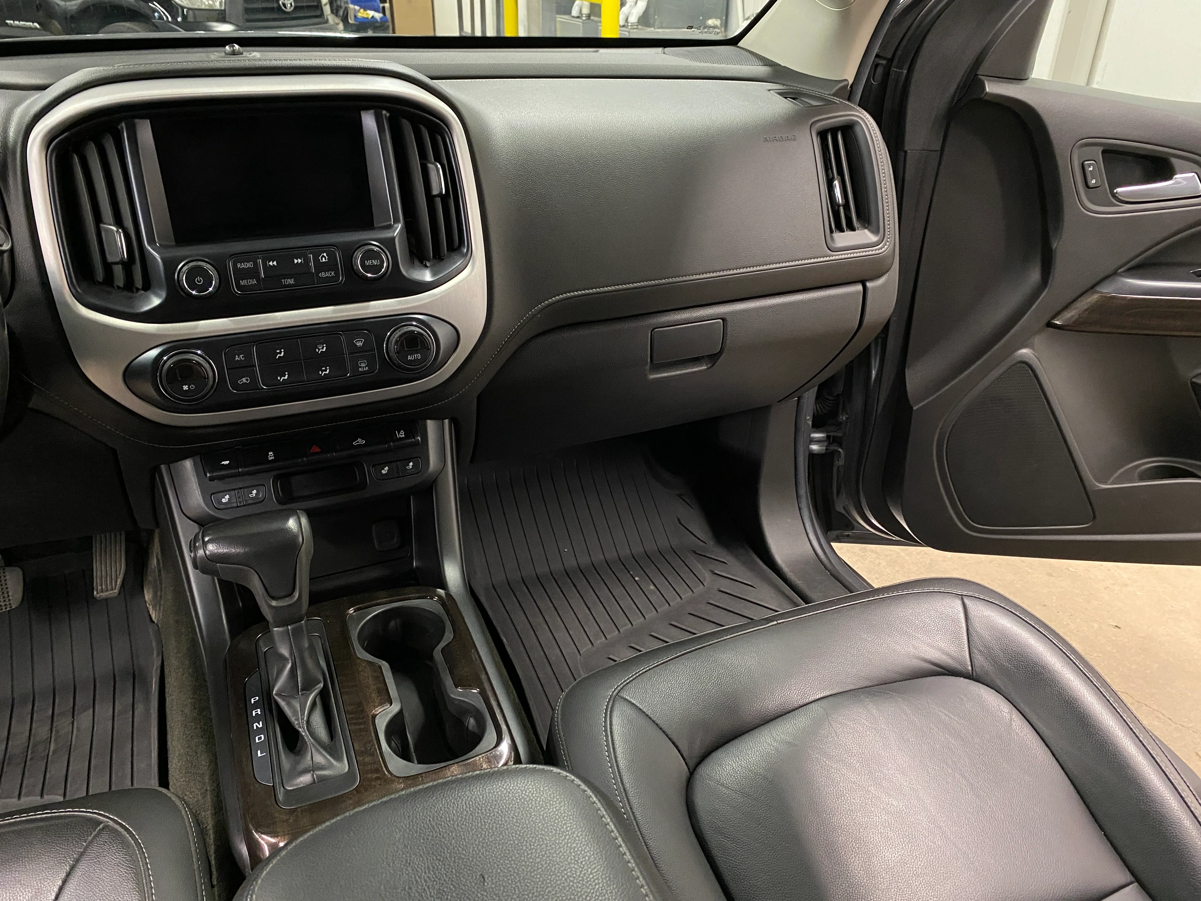 2018 GMC Canyon Crew Cab SLT 4WD - Image 19