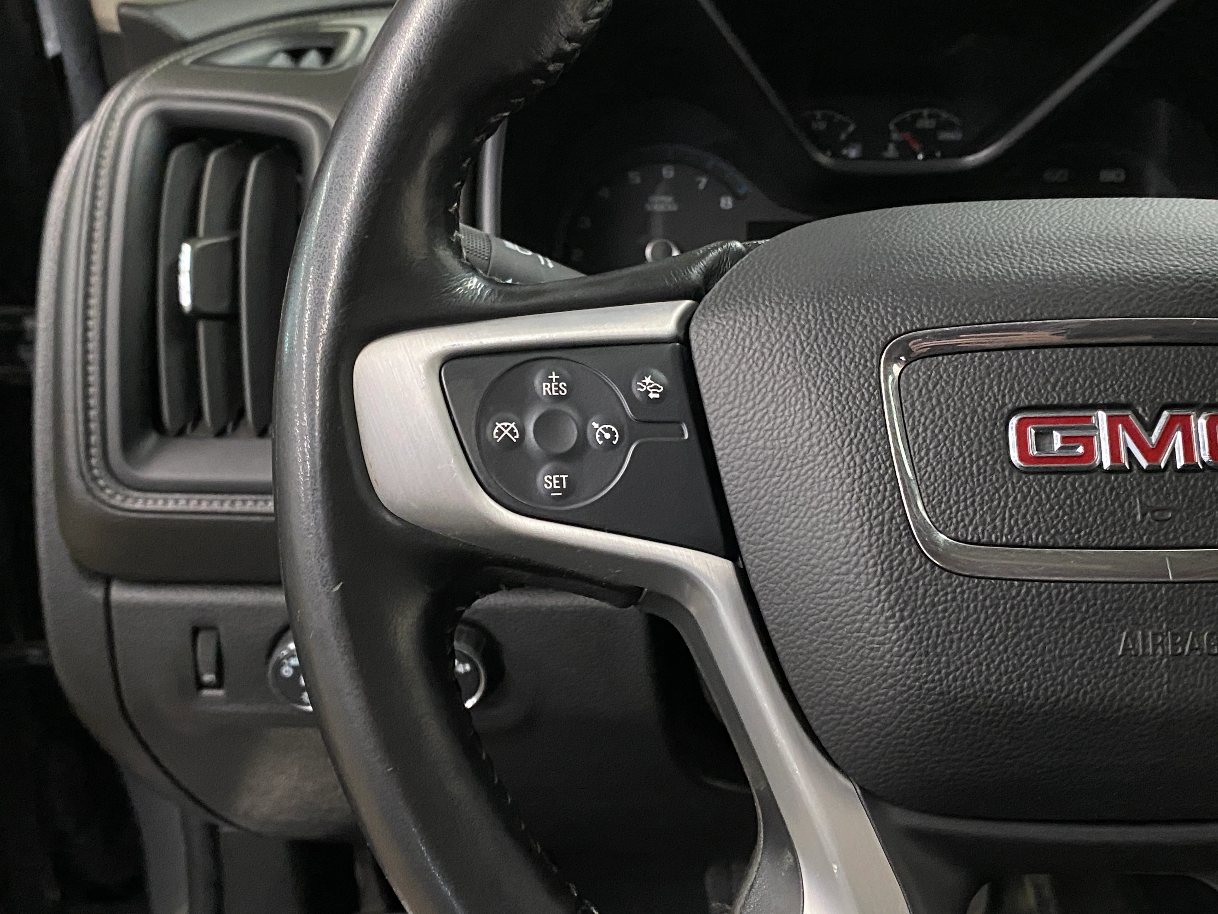 2018 GMC Canyon Crew Cab SLT 4WD - Image 21