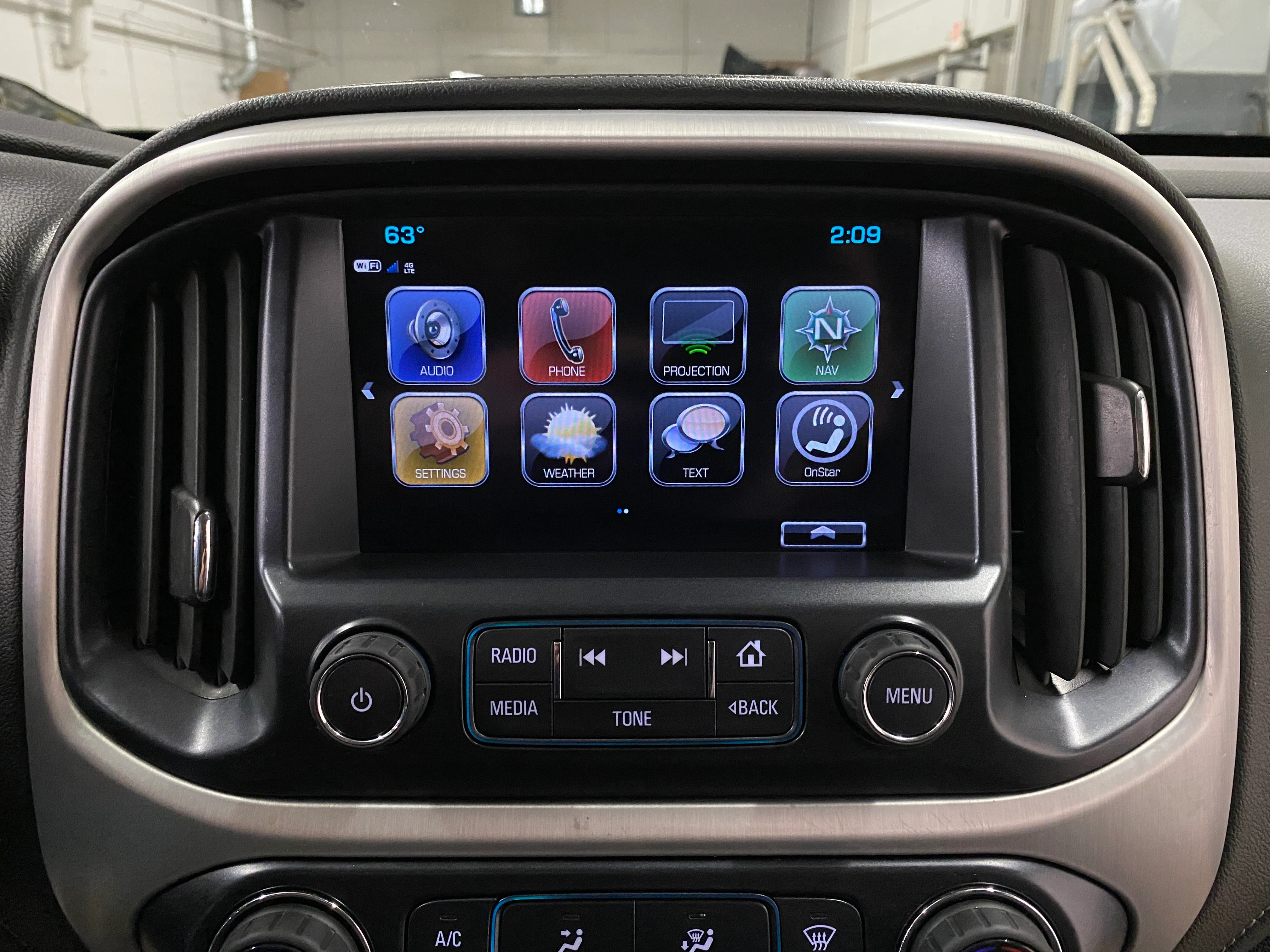 2018 GMC Canyon Crew Cab SLT 4WD - Image 24