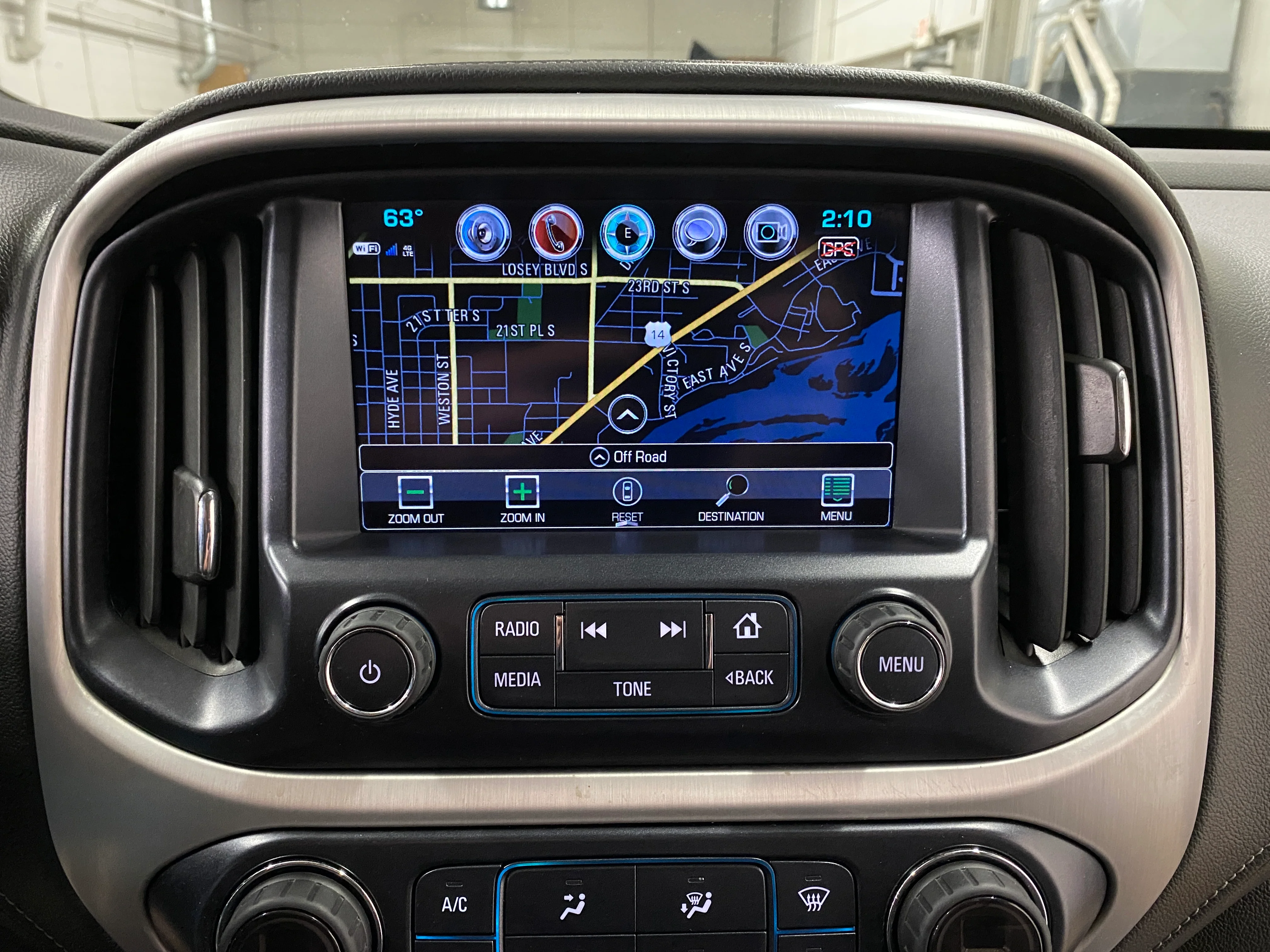 2018 GMC Canyon Crew Cab SLT 4WD - Image 26