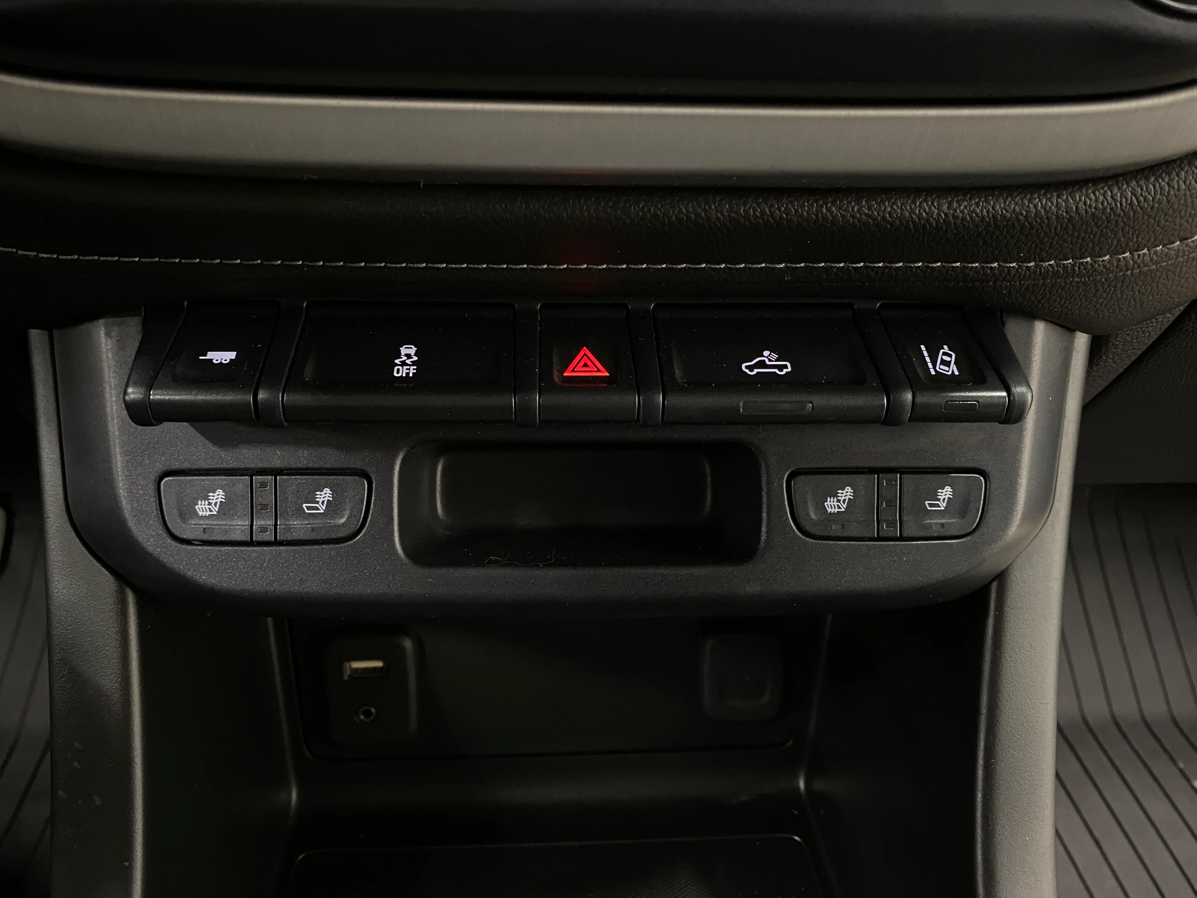 2018 GMC Canyon Crew Cab SLT 4WD - Image 28