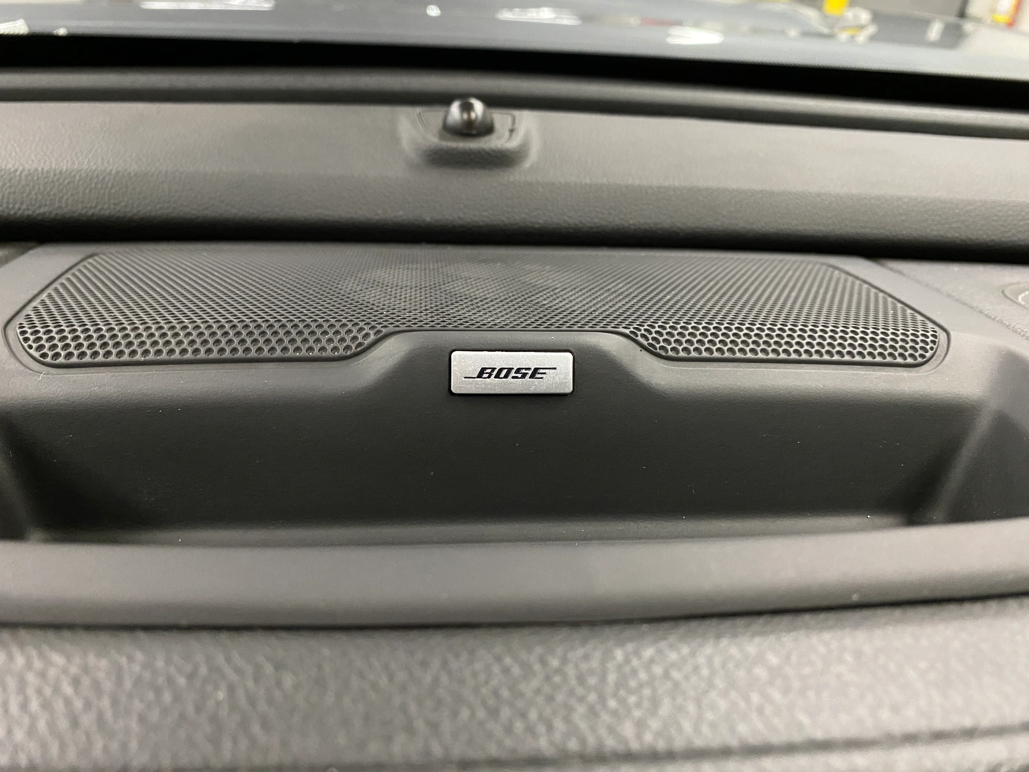 2018 GMC Canyon Crew Cab SLT 4WD - Image 29