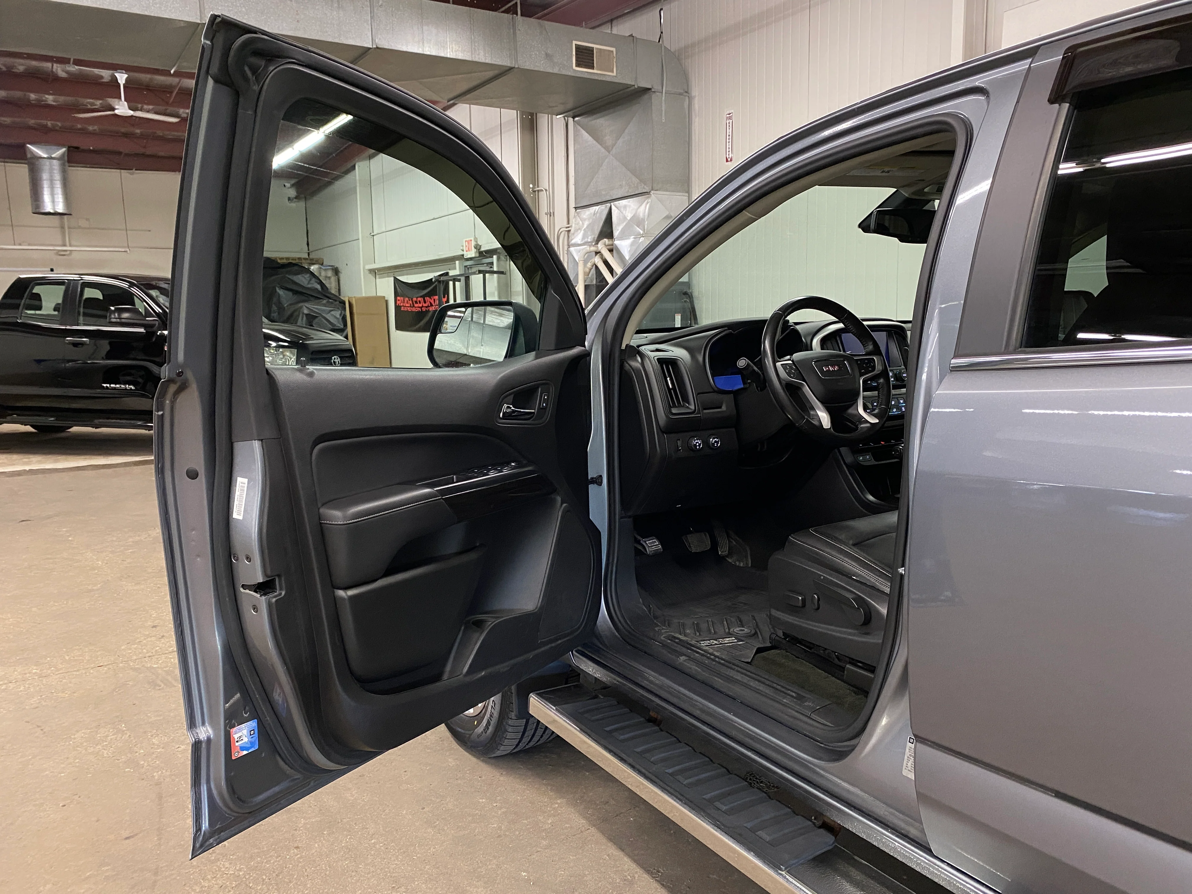 2018 GMC Canyon Crew Cab SLT 4WD - Image 46