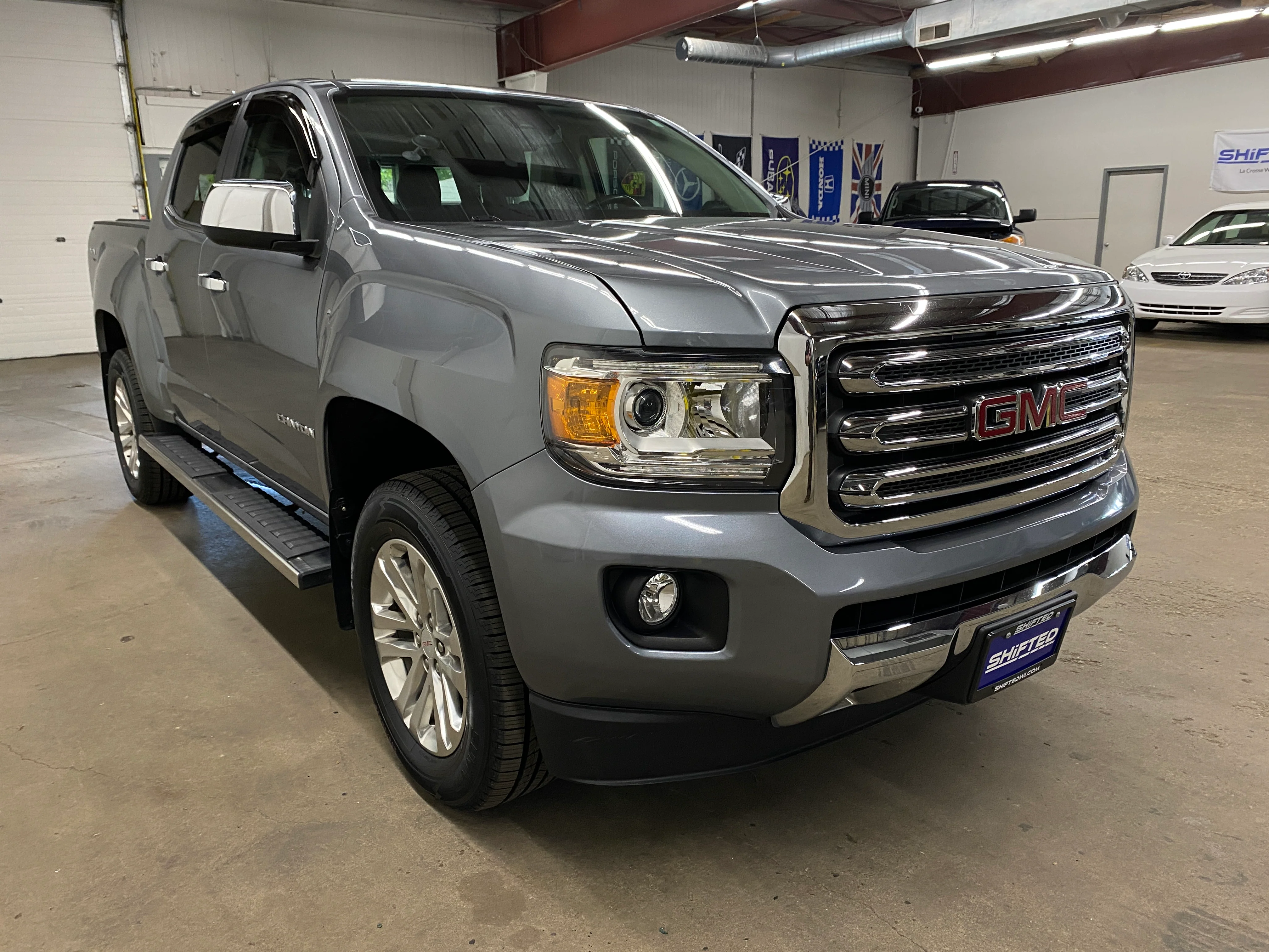 2018 GMC Canyon Crew Cab SLT 4WD - Image 6