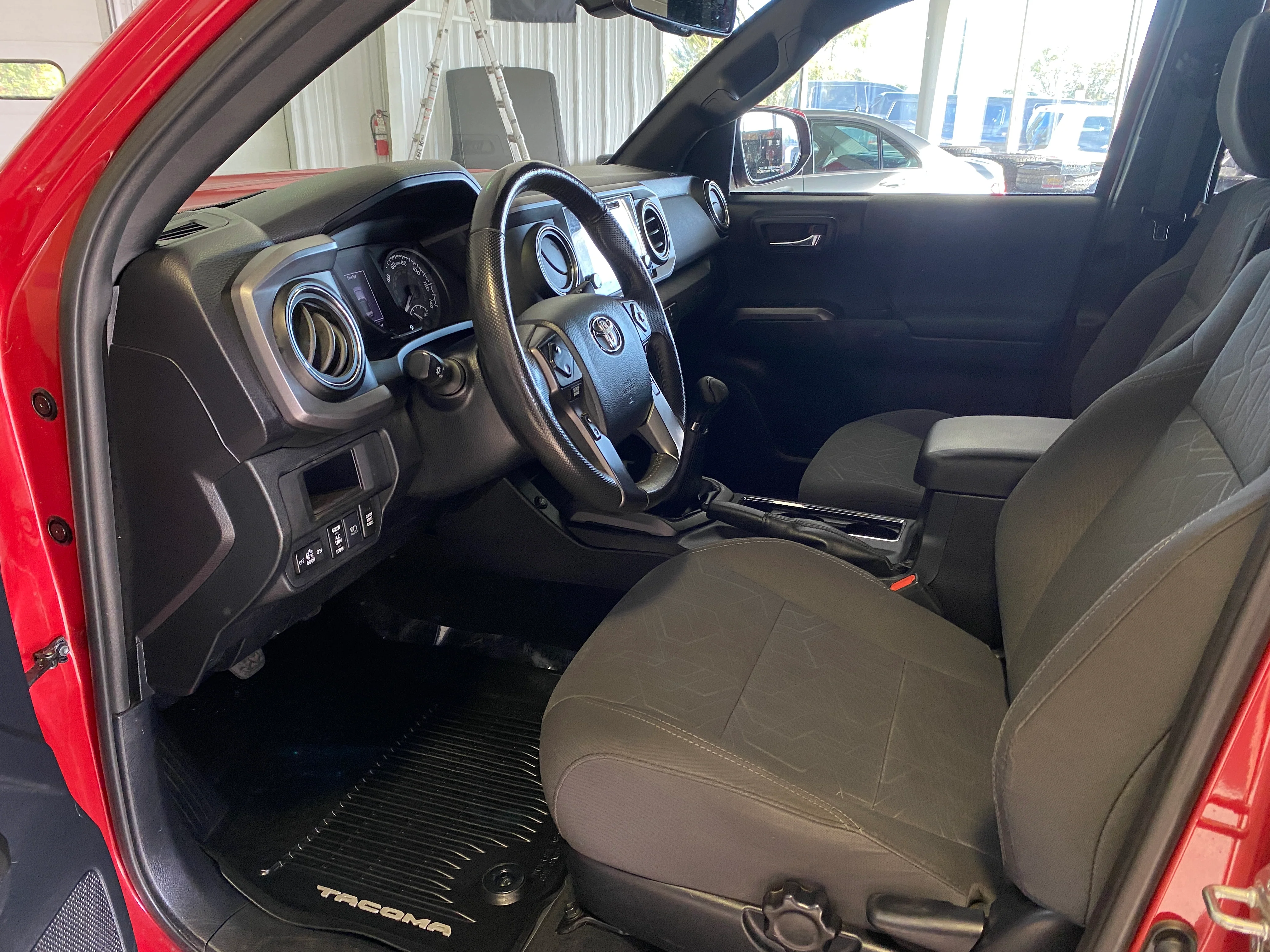 2018 Toyota Tacoma TRD Sport Double Cab 6-speed Manual - Image 10
