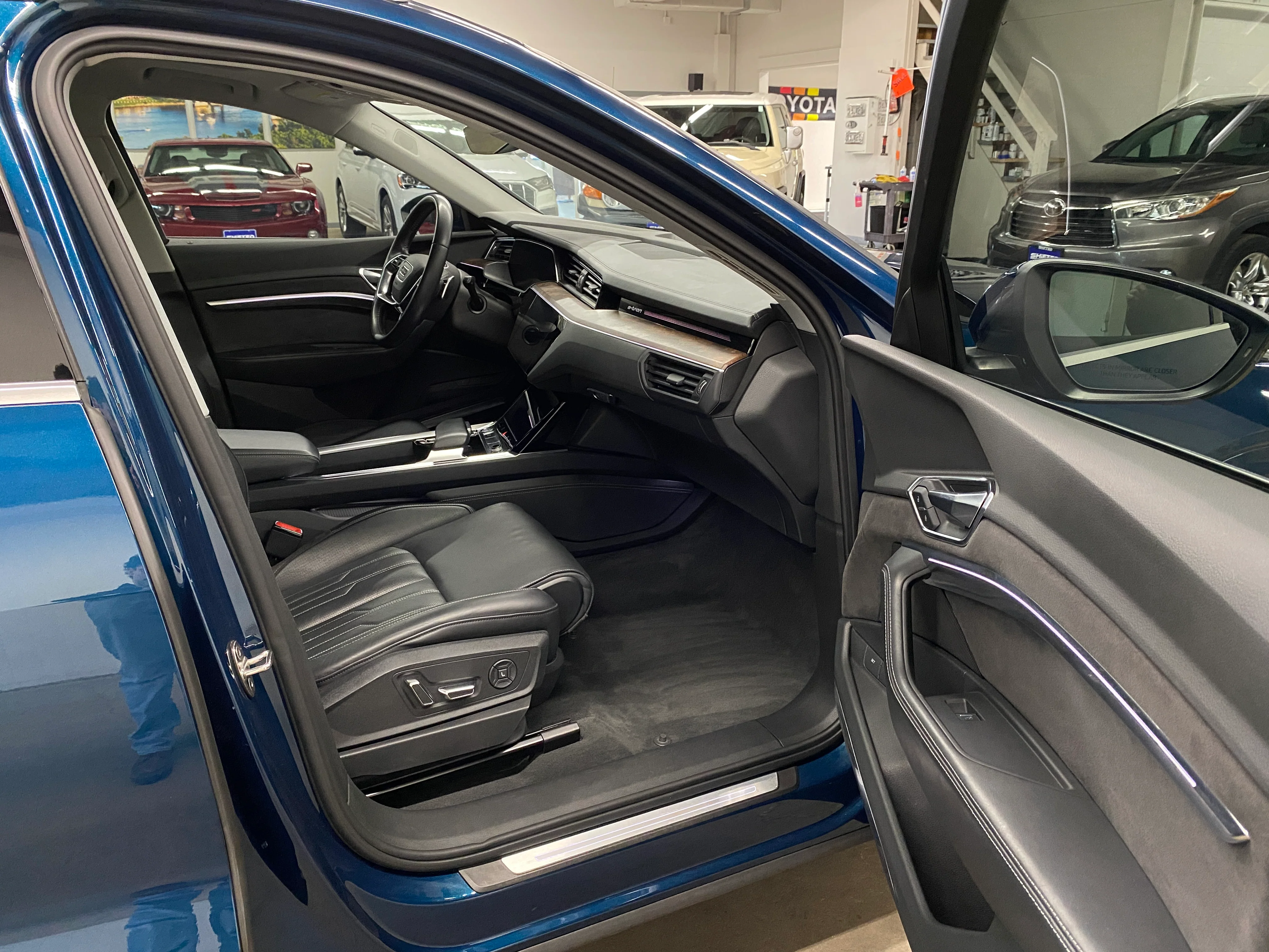 2019 Audi e-tron Prestige - Image 18