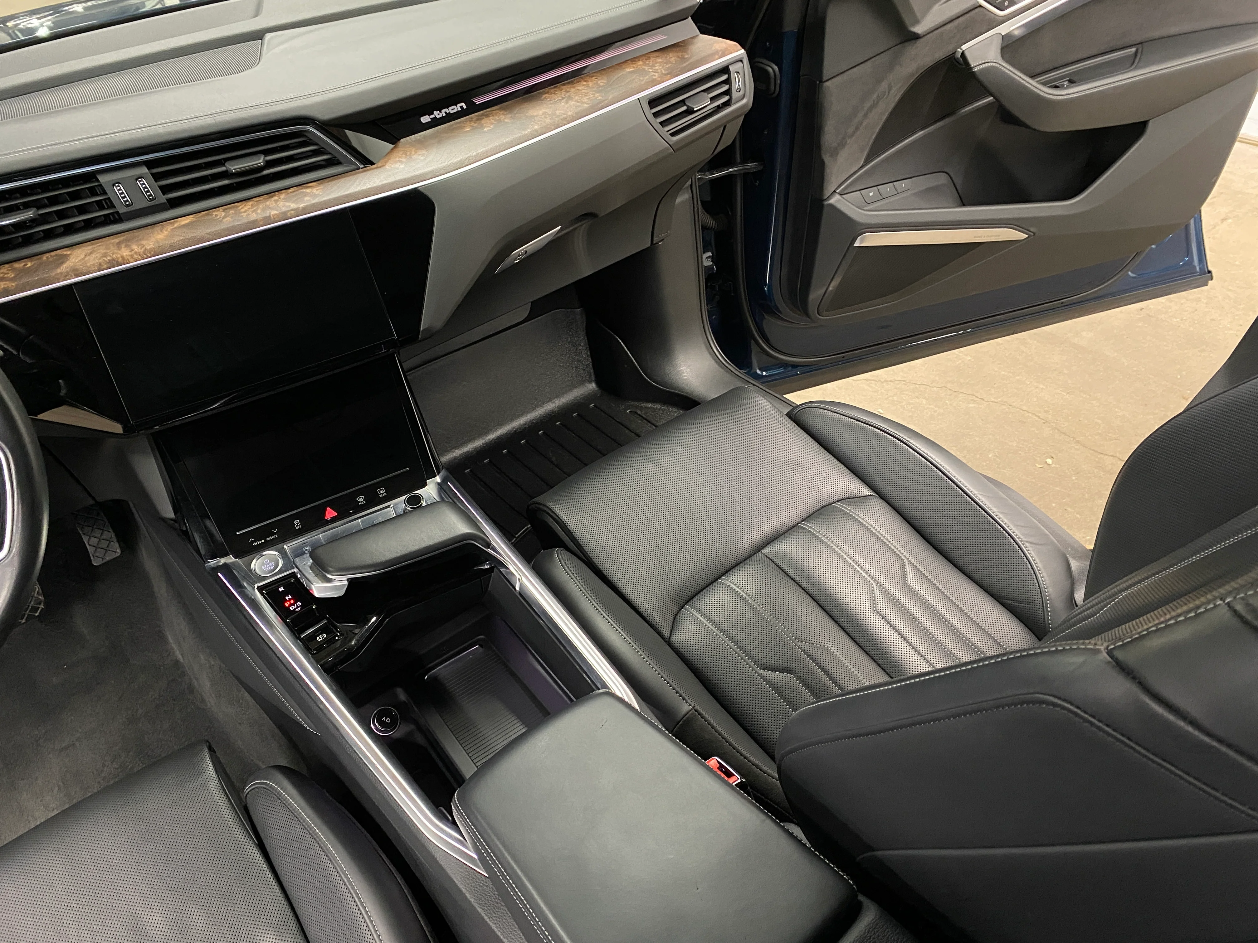 2019 Audi e-tron Prestige - Image 21
