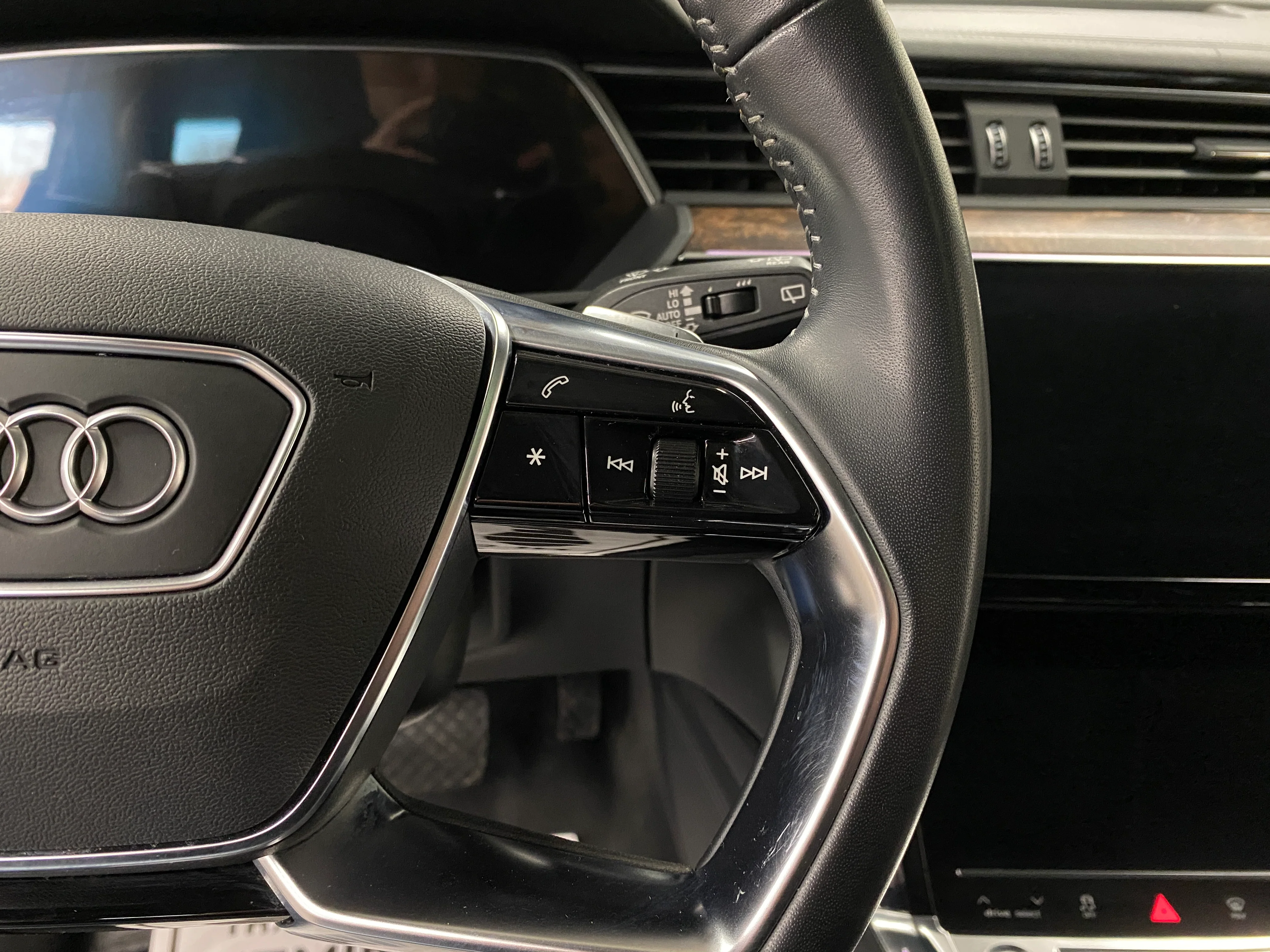 2019 Audi e-tron Prestige - Image 24