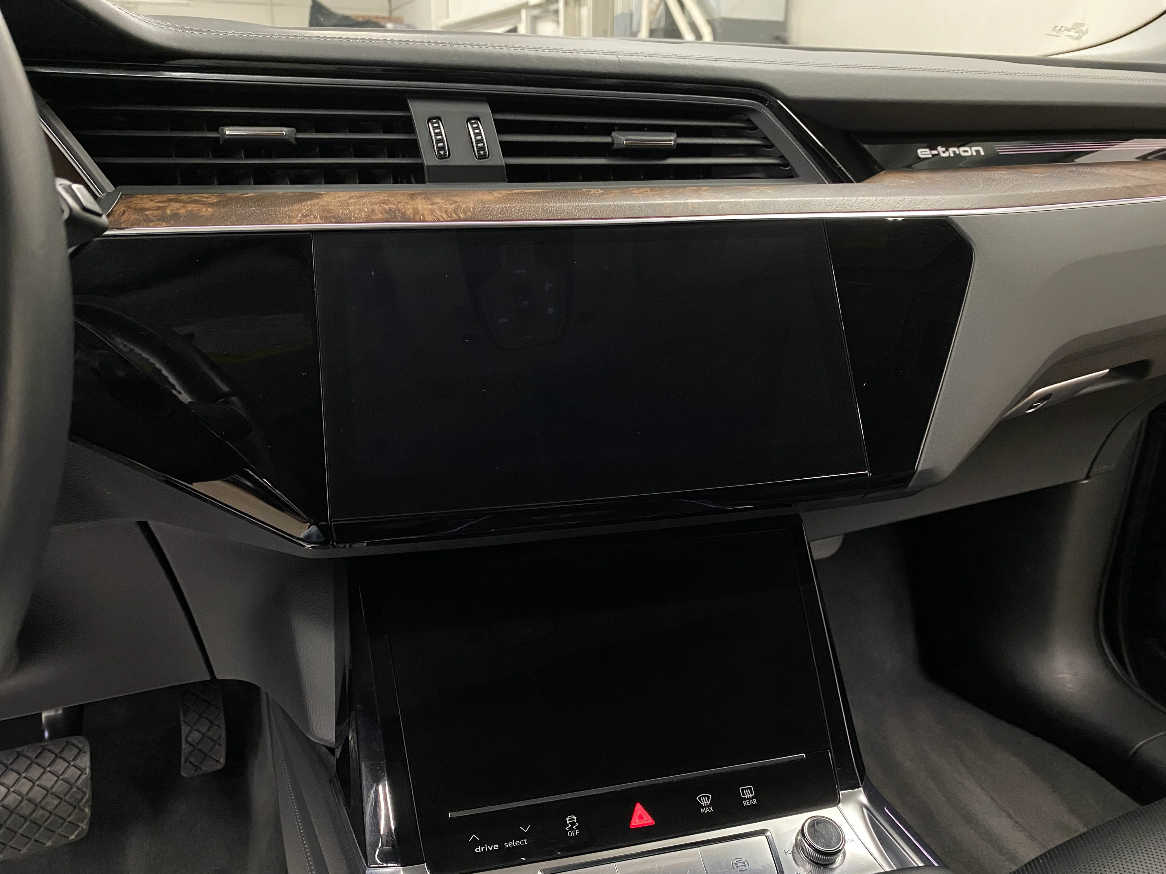 2019 Audi e-tron Prestige - Image 25