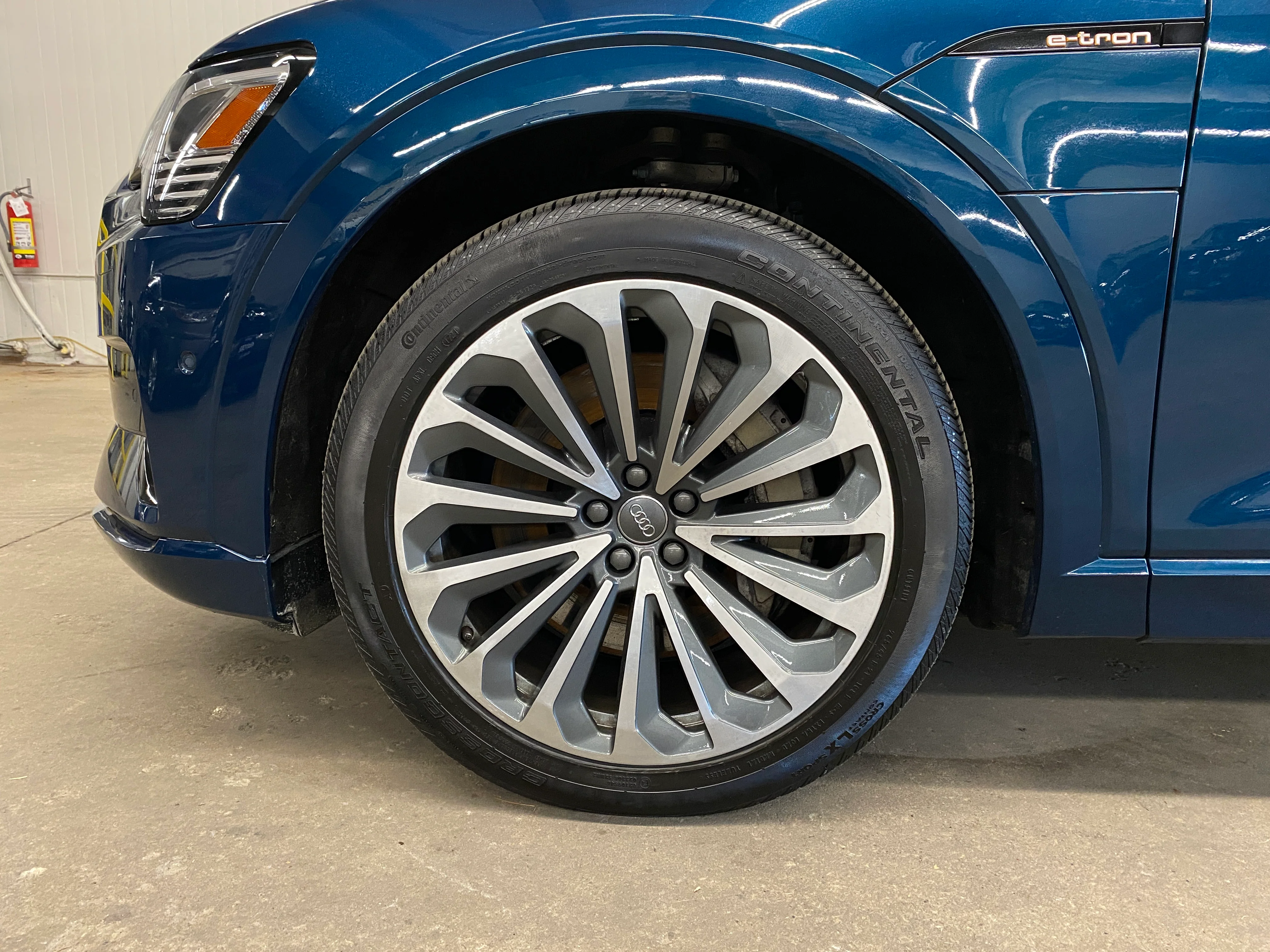 2019 Audi e-tron Prestige - Image 32