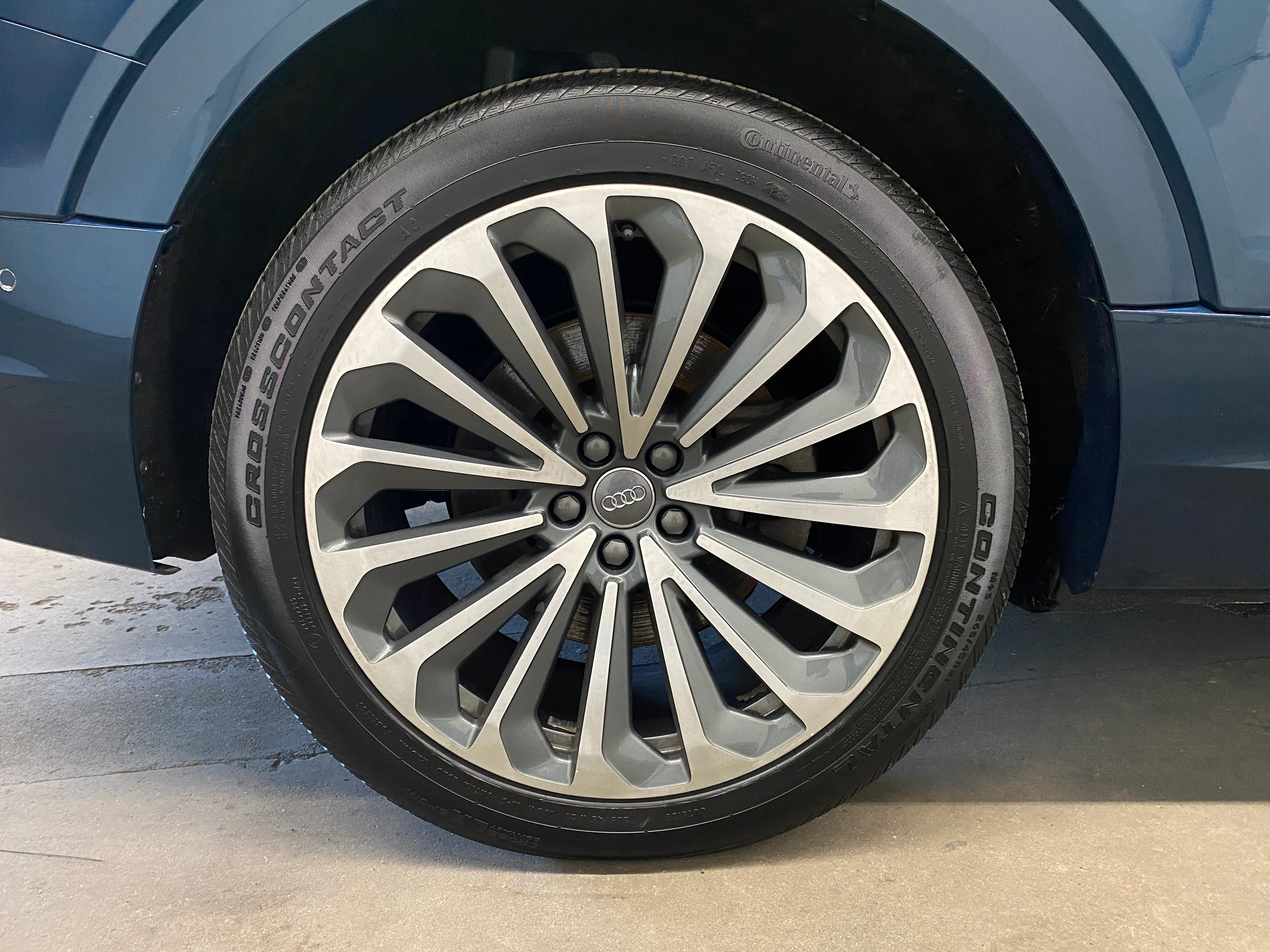 2019 Audi e-tron Prestige - Image 36