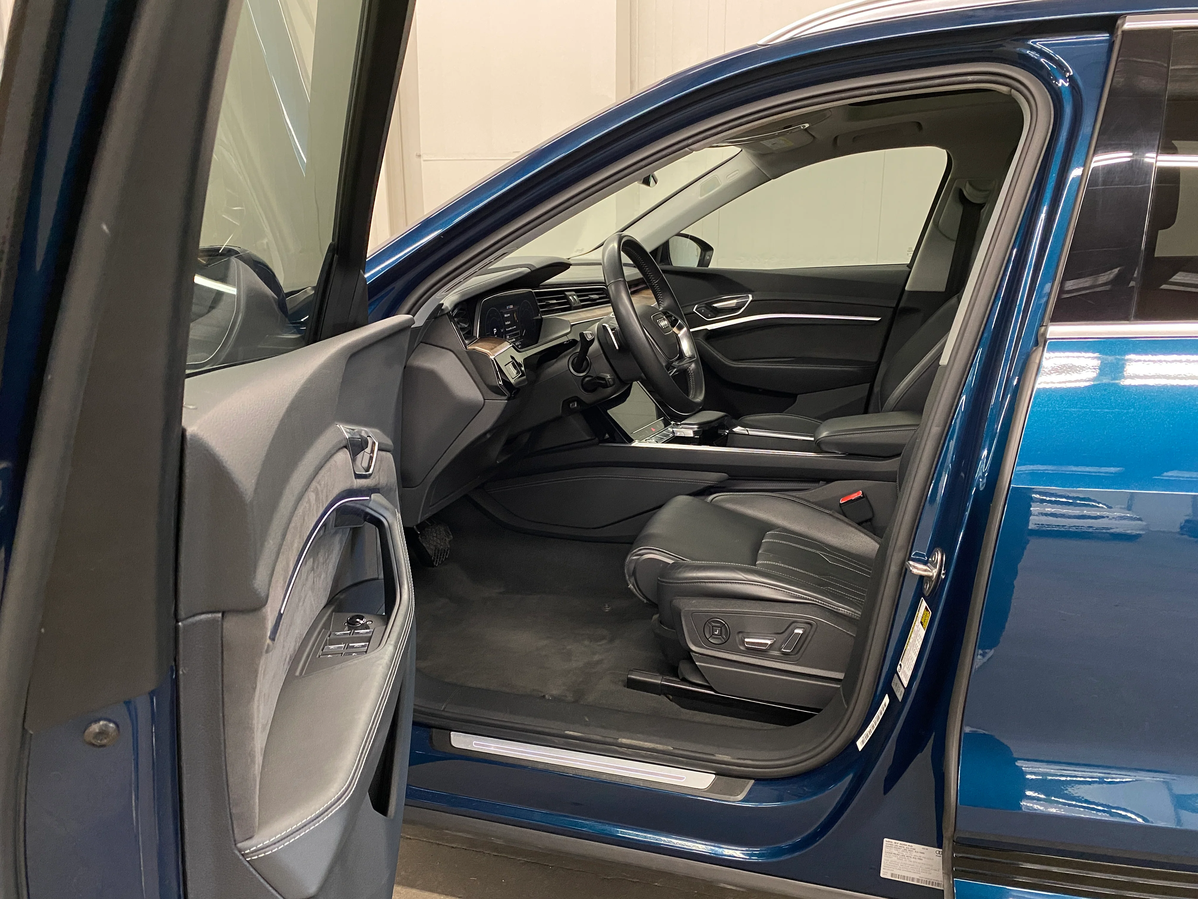 2019 Audi e-tron Prestige - Image 9