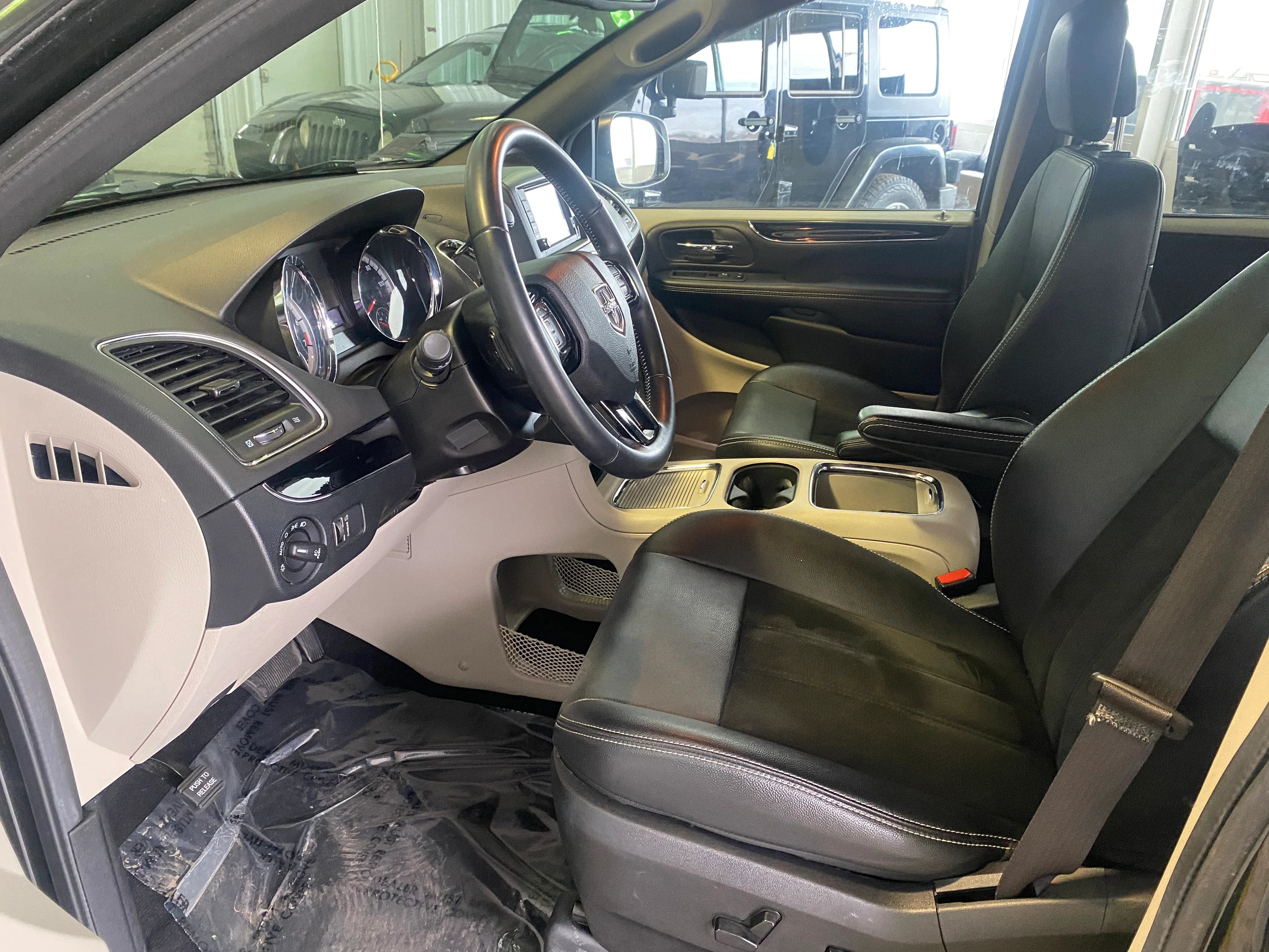 2019 Dodge Grand Caravan SXT - Image 10