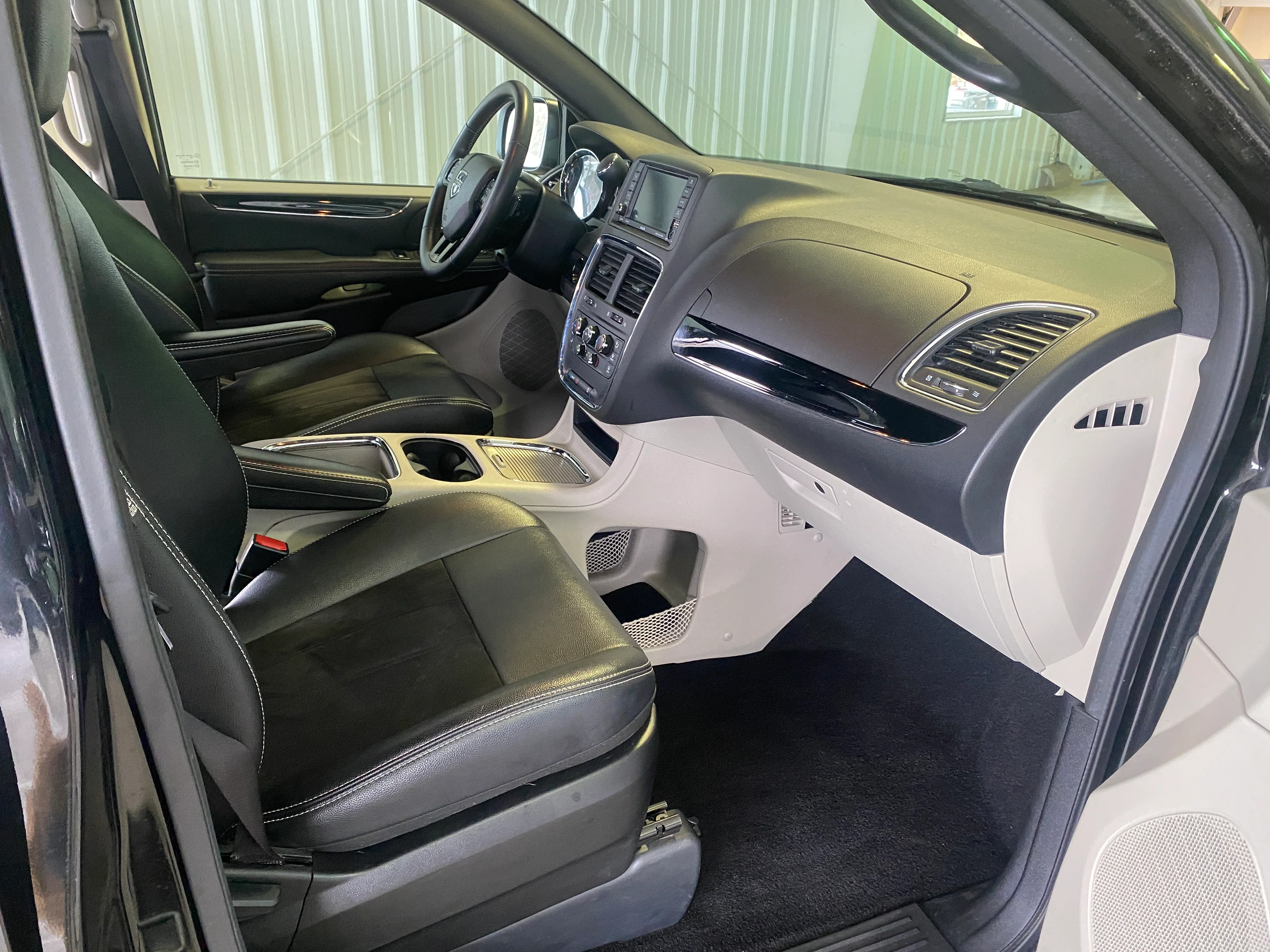 2019 Dodge Grand Caravan SXT - Image 19