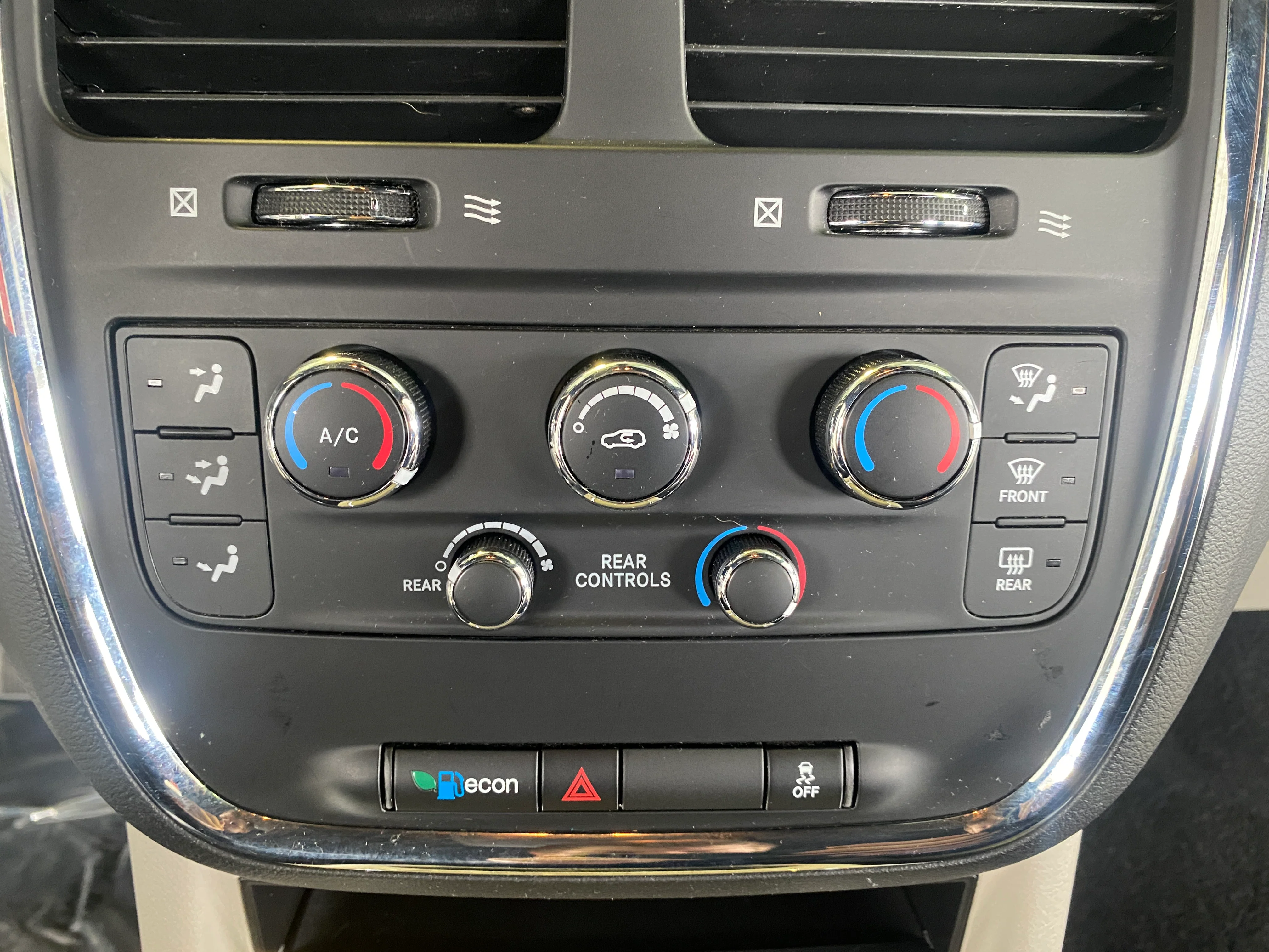 2019 Dodge Grand Caravan SXT - Image 26