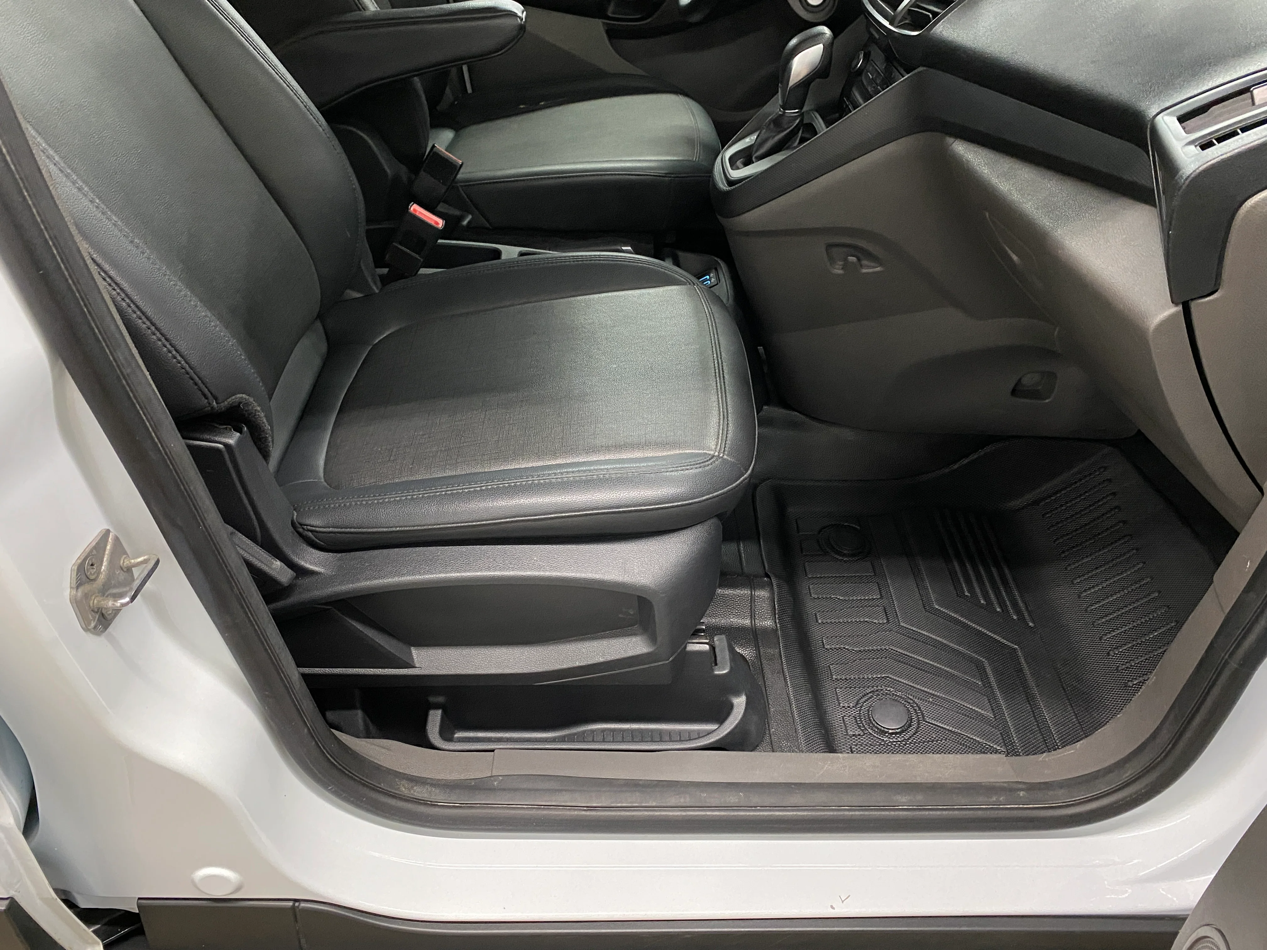 2020 Ford Transit Connect XL - Image 40